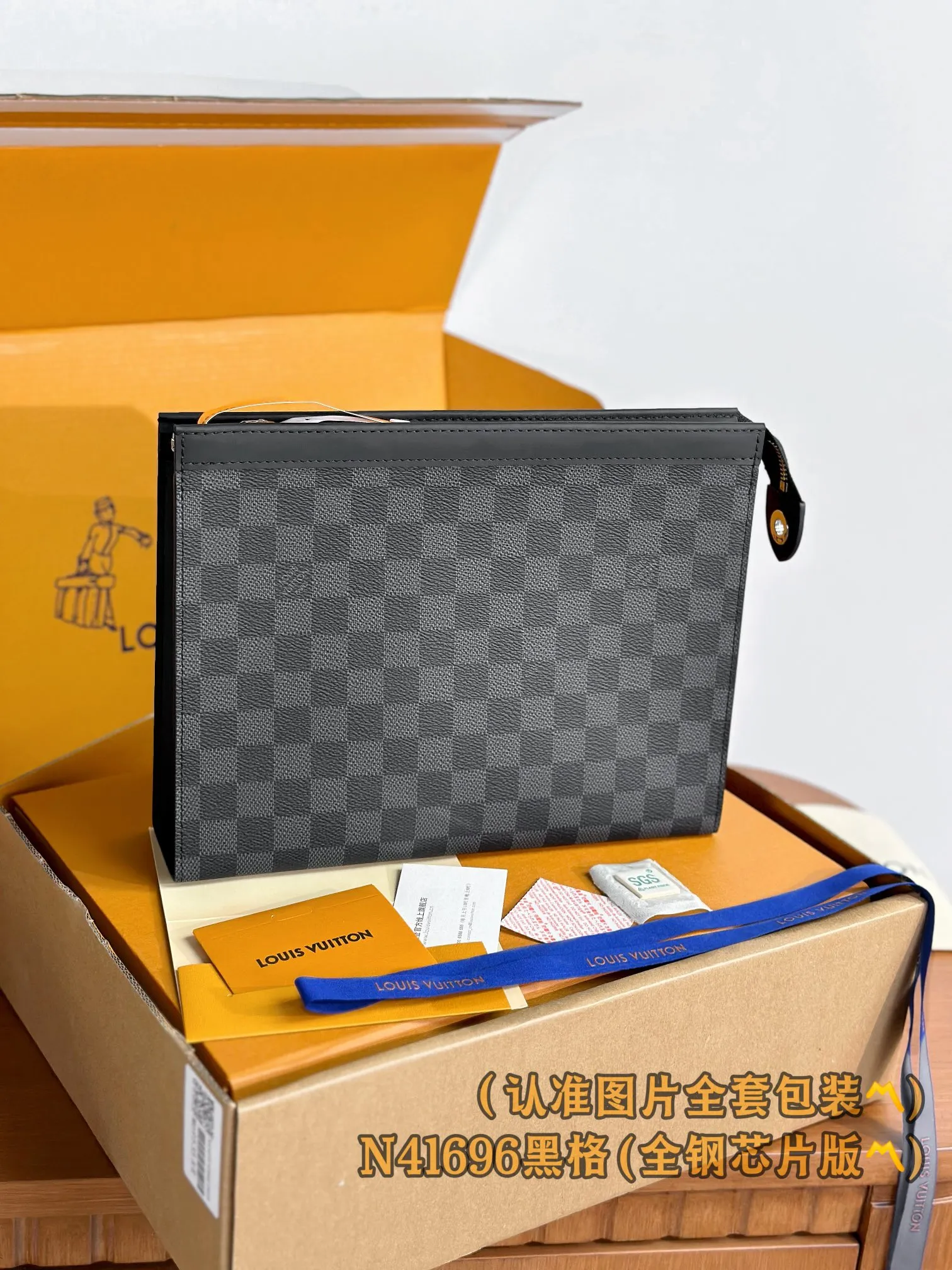 N41696 Haig! (〽️A grade all steel〽️) personalized customized version! Pochette Voyage MM, compact, versatile and fashionable, this Pochette Voyage MM is made of Damier Graphite coated canvas. It can be stored in a handbag as a small travel bag, or can be held in hand to create a fashionable look. The interior is spacious and features an accordion pleat design for easy access to items.  27 x 21 x 6 cm (length x height x width). Special grade 430