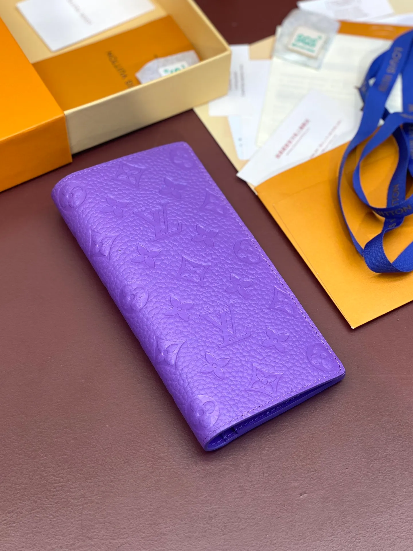 💰 480 M69038 Purple! The chip version, (made of top-grain cowhide) Brazza wallet is made of soft Taurillon leather embossed with the Monogram pattern. It has various card slots, pockets and a large zippered coin compartment. It has ample capacity and can easily fit in most jacket pockets. Dimensions 10 x 19 x 2 cm (length x height x width).