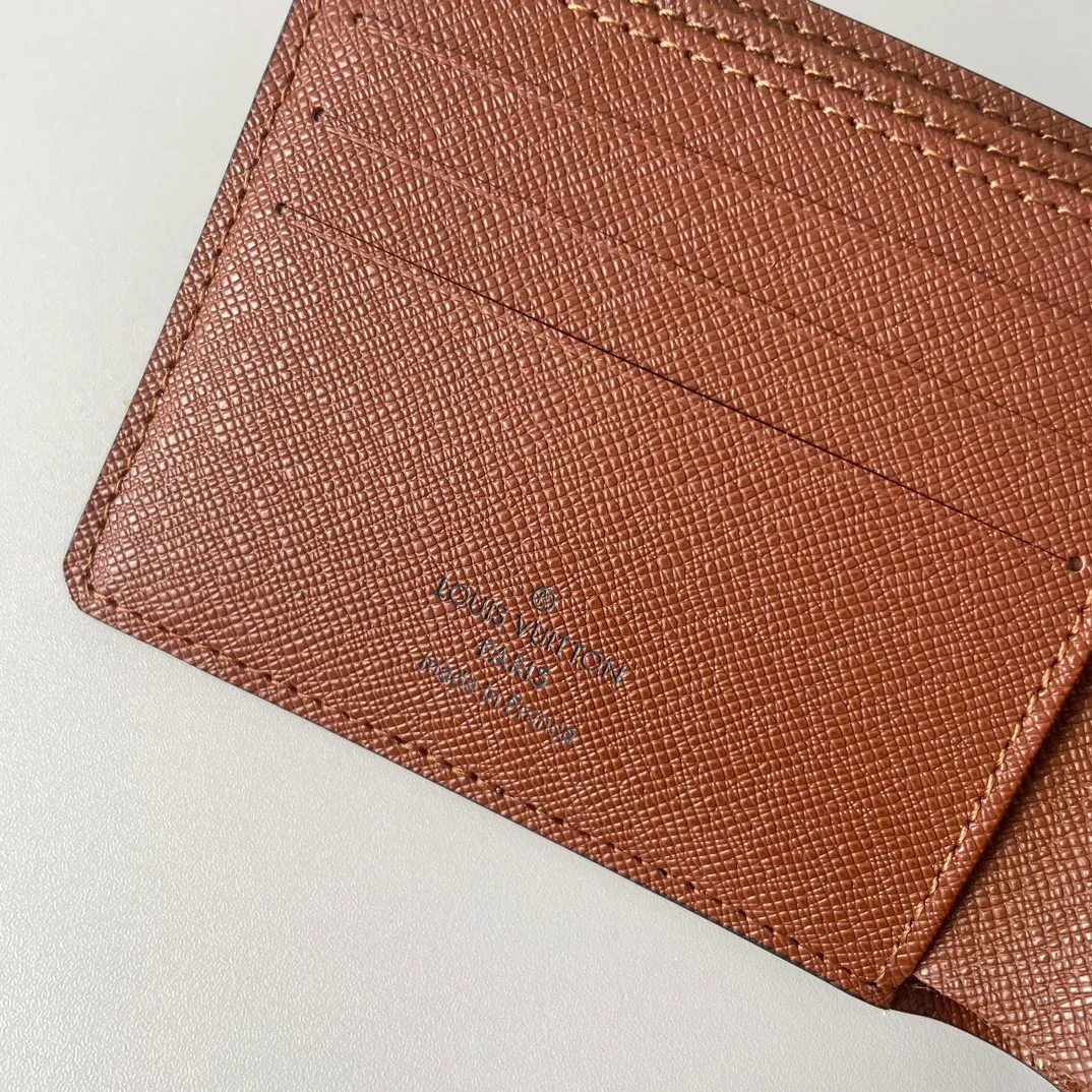 P240🇫🇷Exclusive real shot of overseas original single M60895! The Multiple wallet is made of Monogram canvas and has multiple pockets for credit cards, banknotes, and invoices. Size: 11×9cm