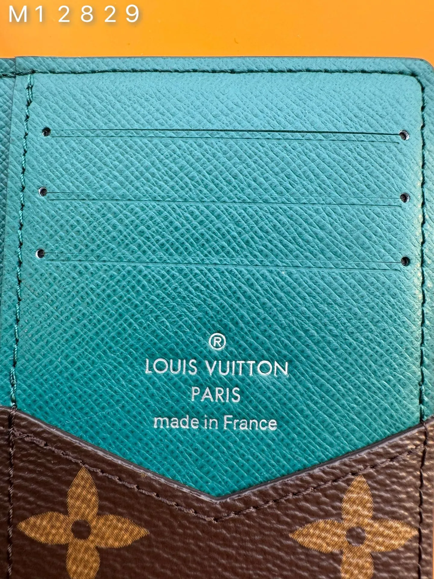 M12829 "Special Duty Free" ♻️[Official special edition·First-class material·All-steel hardware·French chips·Full set of packaging] This pocket wallet is made of Monogram Macassar canvas with bright lining and leather trim, adding a refined choice to the LV Colormania series. The compact design features card slots, interior pockets and rear exterior pockets, and fits easily into most pockets. 7.5x11.1x1cm 💰420