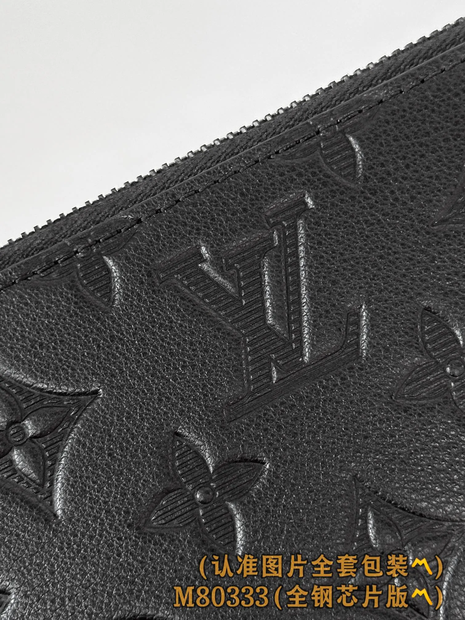 M80333 black (〽️Grade A all-steel〽️) personalized customized version! 163 transcoding chip, ZIPPY HORIZONTAL wallet! This model is made of Taurilon Monogram imported cowhide. The wallet is made of Monogram Eclipse canvas with shiny black metal hardware, reinterpreting the classic Zippy Vertical wallet in a horizontal configuration. A wraparound zipper opens the main compartment, and a central zipper pocket, card slots on both sides, and receipt compartments add to the functionality.  10 x 2.5 x 21 cm (height x width x length). 💰820