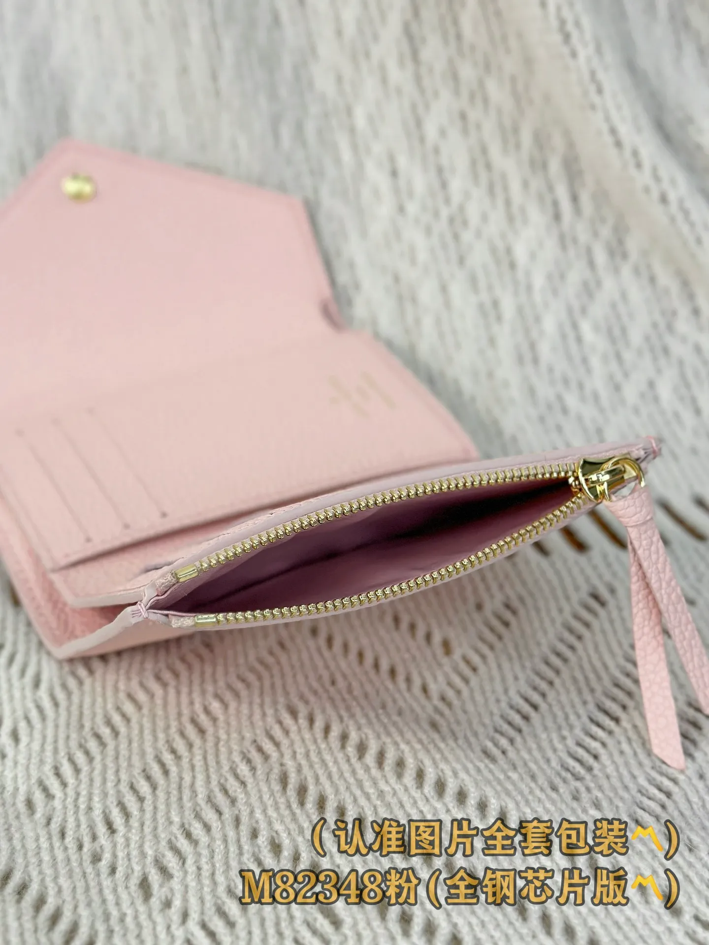 M82348 pink silk screen (〽️A grade all steel〽️) personalized customized version! (All made of imported cowhide materials, the leather feels very delicate🪡👍) Victorine wallet, this Victorine wallet is made of soft grained Monogram Empreinte embossed leather, decorated with Louis Vuitton's classic Monogram embossed pattern. Two-tone leather accentuates this pattern and adds sophistication to the overall design. The wallet is compact in size but has enough space for banknotes, change and credit cards. 12 x 9.5 x 2.5 cm (length x height x width). Special grade 320