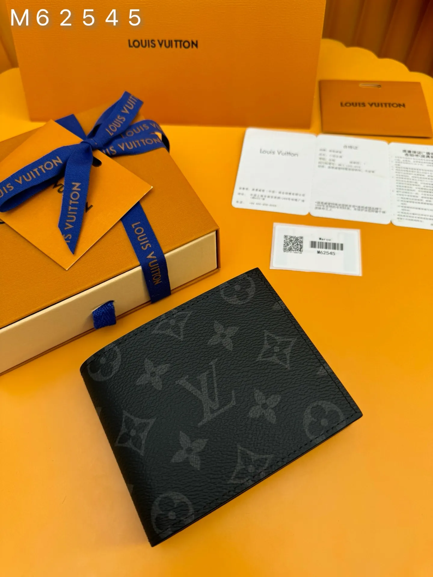 M62545 "Special Class Duty Free" ♻️[Official Special Edition·First Class Material·All Steel Hardware·French Chip·Full Packaging] Marco's wallet is made of Monogram Eclipse canvas, which stands out for its elegant and modern design. This is a very practical and easy-to-carry accessory that can easily be placed in a back pocket of pants or bag. 11x9x2cm 💰460