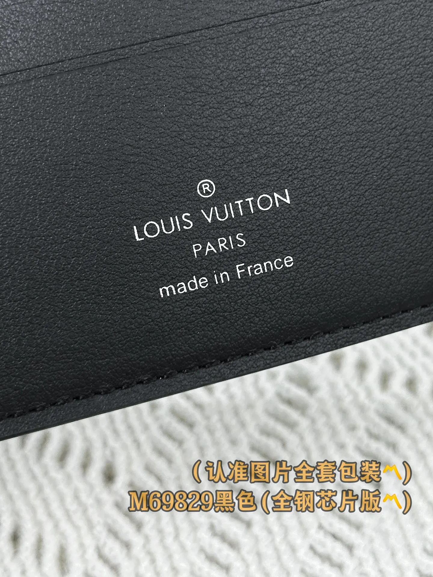M69829 black (〽️A-grade all-steel version〽️) personalized customization, code-changing chip! Multiple Wallet This LV Aerogram reinterprets the classic Multiple wallet in a simple and elegant style. The design is made of black calfskin with special kneading techniques, highlighting the luxurious grain, while the low-key black metal LV logo adds delicate brand elements. Stylish yet functional, the wallet is the perfect accessory to complement any LV Aerogram bag.  11.5 x 9 x 1.5 cm. (length x height x width). Special grade 270