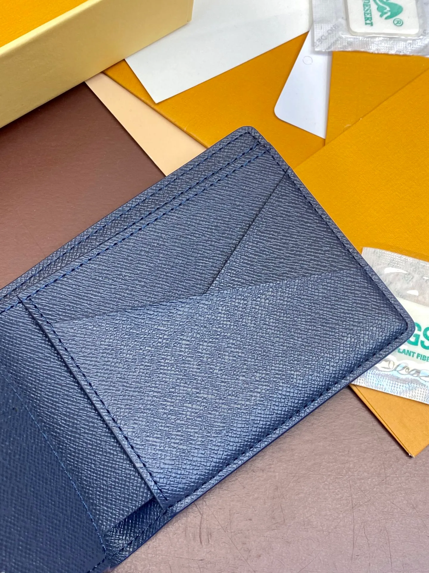 M11547 gradient blue! MULTIPLE Wallet The Multiple Wallet is made of the new iconic blue Monogram Eclipse canvas. The extremely practical interior design is equipped with numerous slots to easily store business cards, credit cards, and banknotes. Compact enough to fit into a garment pocket. Dimensions 11x8.5x2cm. 💰340