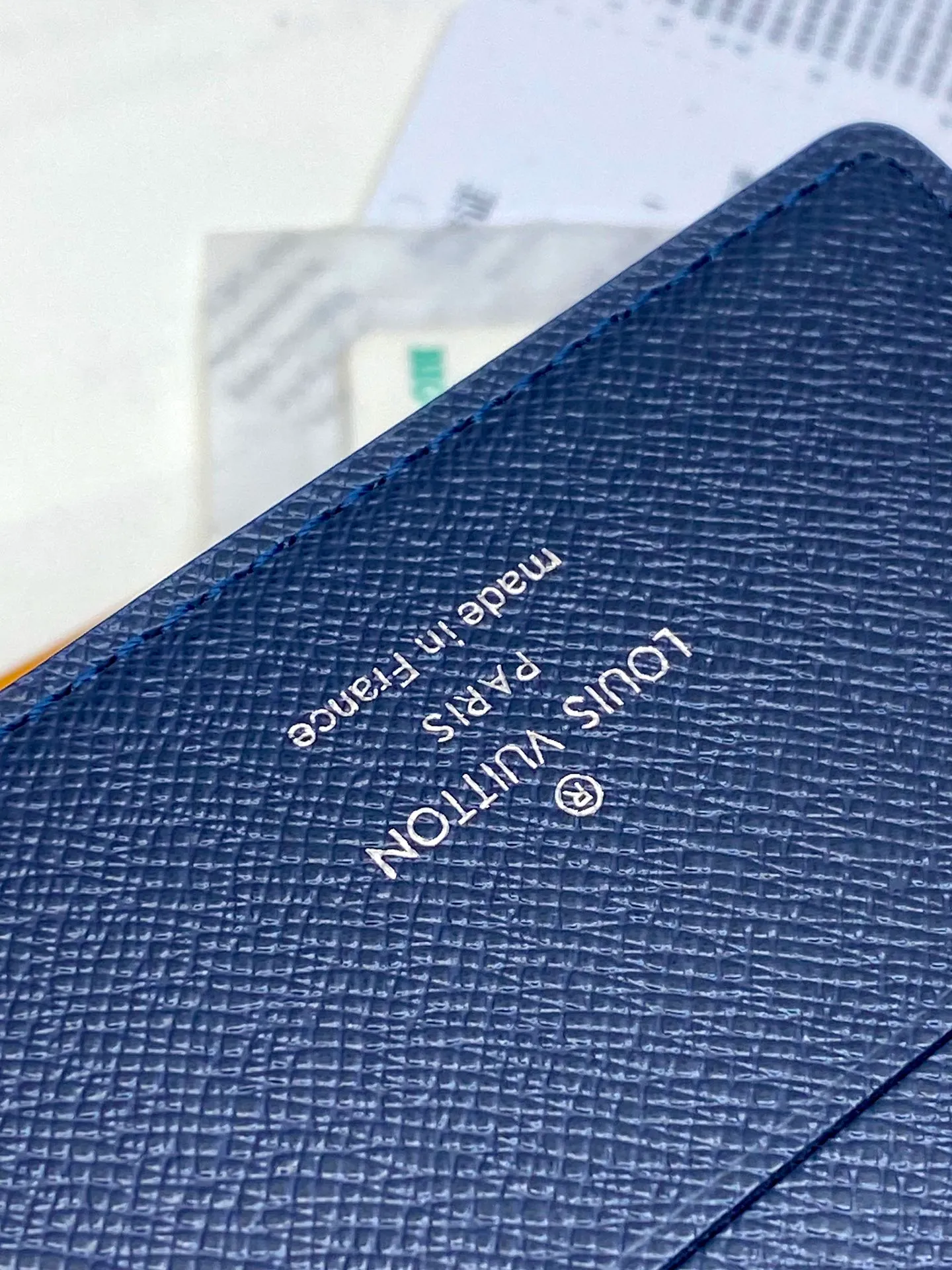 M11547 gradient blue! MULTIPLE Wallet The Multiple Wallet is made of the new iconic blue Monogram Eclipse canvas. The extremely practical interior design is equipped with numerous slots to easily store business cards, credit cards, and banknotes. Compact enough to fit into a garment pocket. Dimensions 11x8.5x2cm. 💰340