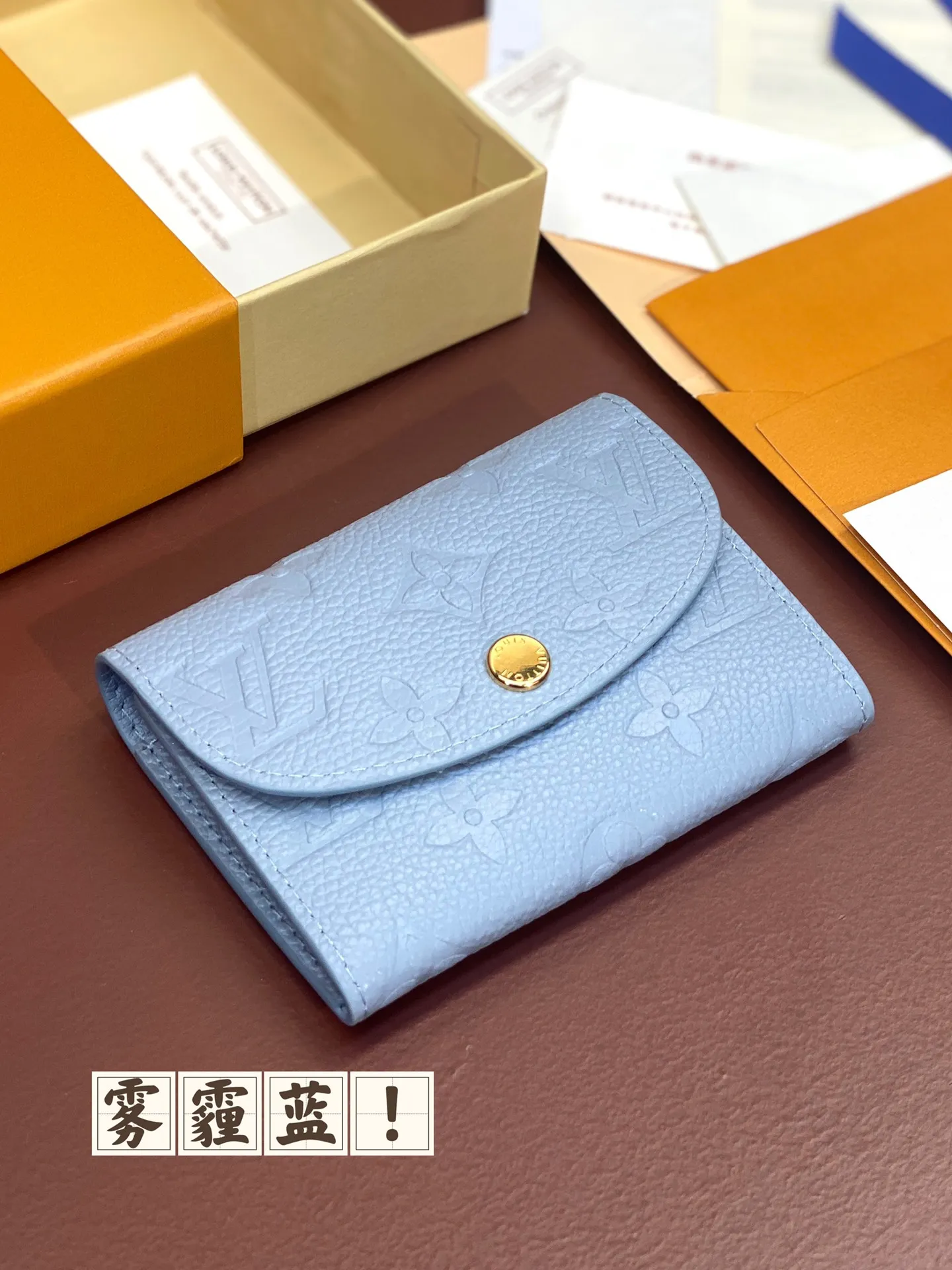400💰M83231! Haze blue! Made of top layer cowhide! Women's Coin Purse Card Holder Small and exquisite but extremely practical, this colorful envelope-style coin purse is the perfect companion for modern women in urban life. It is compact and can be easily carried in a bag or even a pocket. Size: 11×8cm. .