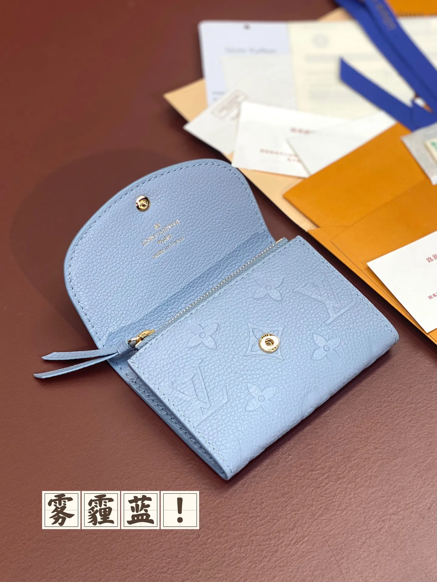 400💰M83231! Haze blue! Made of top layer cowhide! Women's Coin Purse Card Holder Small and exquisite but extremely practical, this colorful envelope-style coin purse is the perfect companion for modern women in urban life. It is compact and can be easily carried in a bag or even a pocket. Size: 11×8cm. .