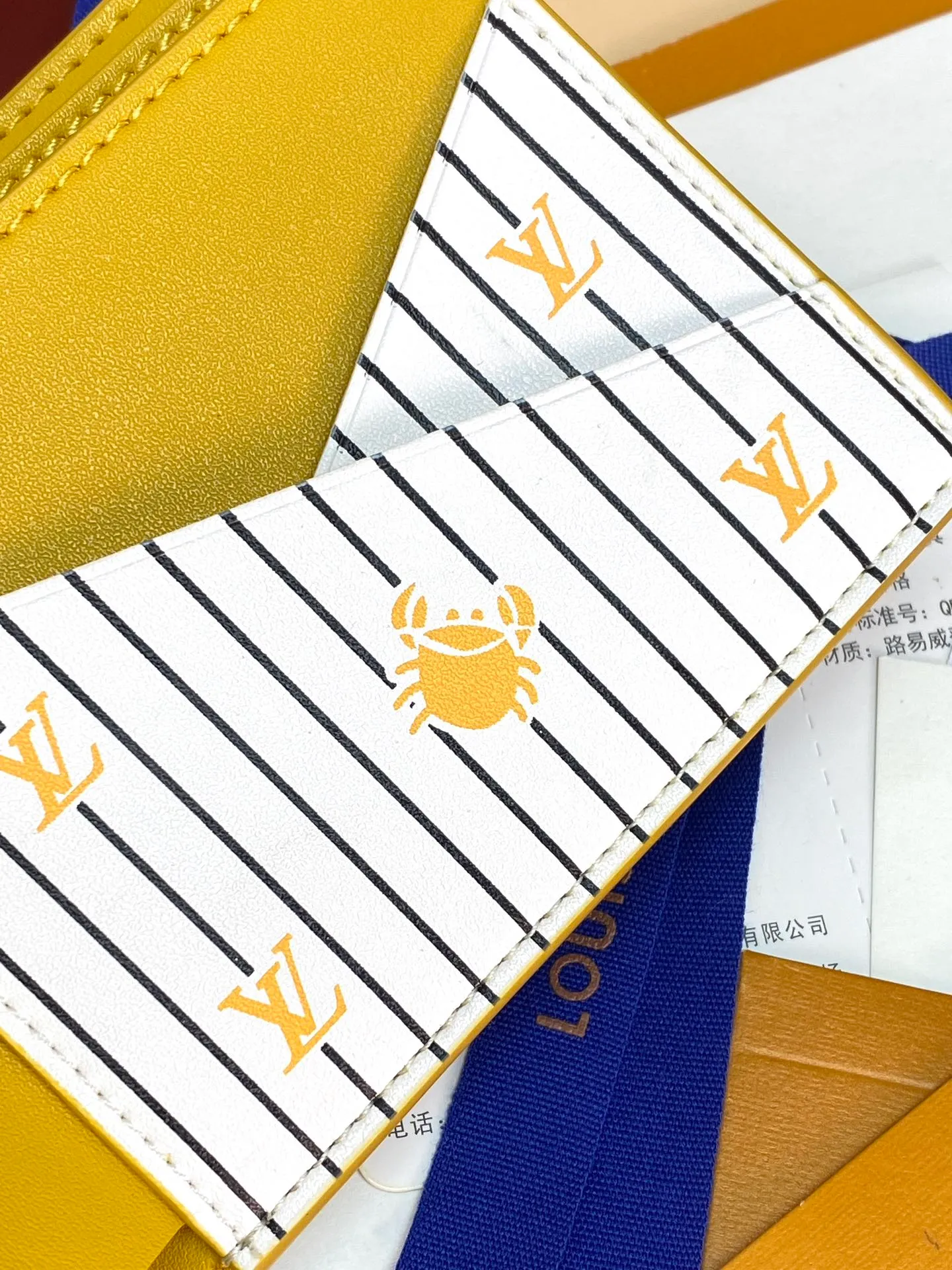 M25801 yellow! 🦀MULTIPLE Wallet, this Multiple wallet is made of Epi cow leather with a unique texture, and then a sophisticated inner layer is constructed of cow leather and printed leather. The compact size includes card slots, pockets and compartments, making it a perfect choice for everyday travel.  9 x 1.5 x 11.5 cm (H x W x Length). 💰380