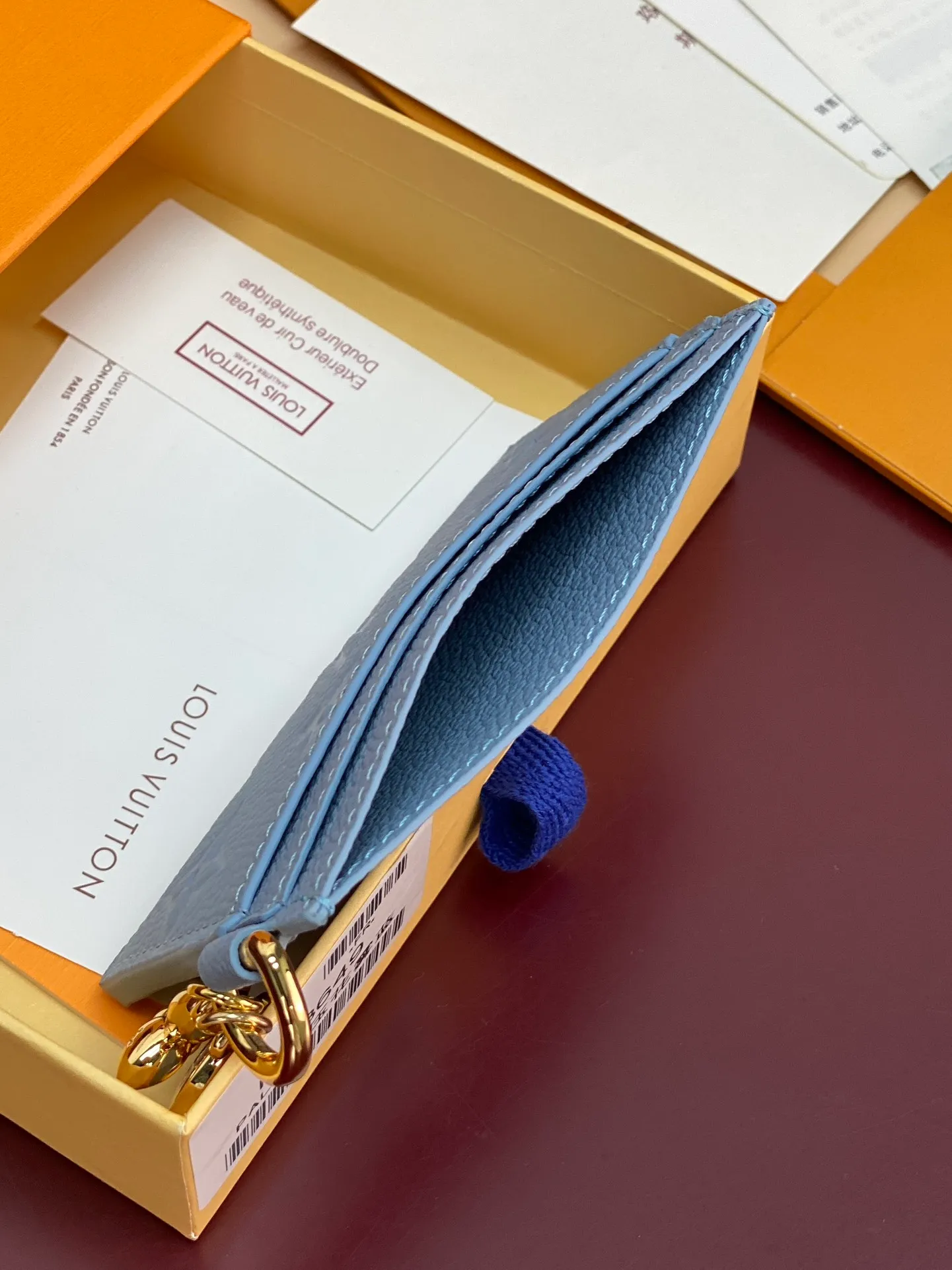 M13647 blue! LV CHARMS card holder! The LV Charms card holder from the LV Ski collection brings a pop of color to any accessory. Monogram Empreinte leather creates a unique structure. Monogram floral decorations are made of enamel technology and metal materials. There are card slots on both sides and a large compartment in the middle.  7.3 x 0.3 x 10.2 cm (height x width x length). 💰340