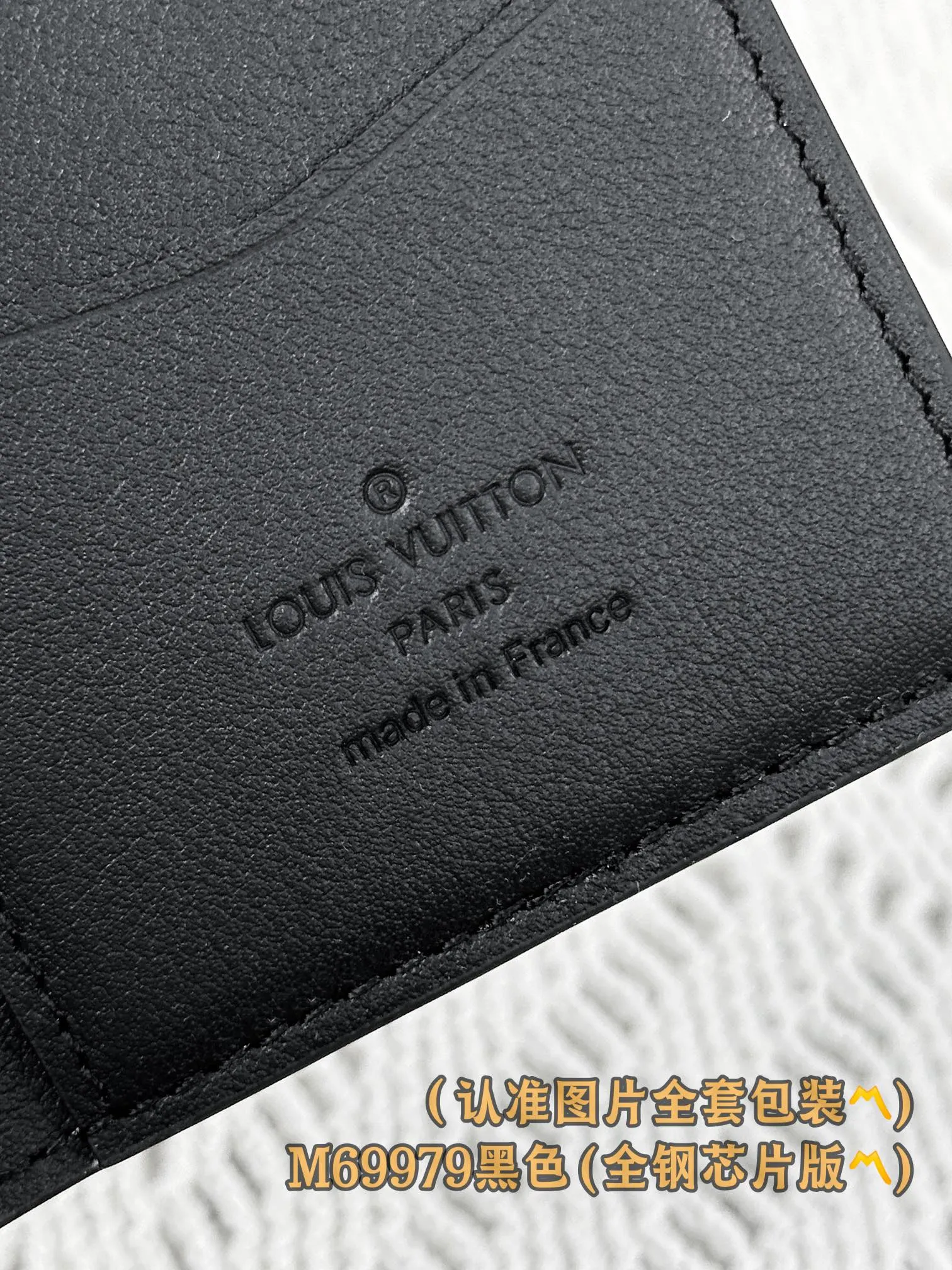 M69979 black (〽️A-grade all-steel version〽️) personalized customization, code change chip! All-Pocket Wallet This all-purpose pocket wallet from the LV Aerogram series is made of grained cowhide in low-key and chic tones. The compact design is embellished with the same-tone metal LV Initials logo. It has three business card compartments and five pockets inside, which can store business cards, receipts and banknotes in an orderly manner, while the external pocket provides easy access to frequently used cards.  7.5 x 11.1 x 1 cm (length x height x width) Premium 250