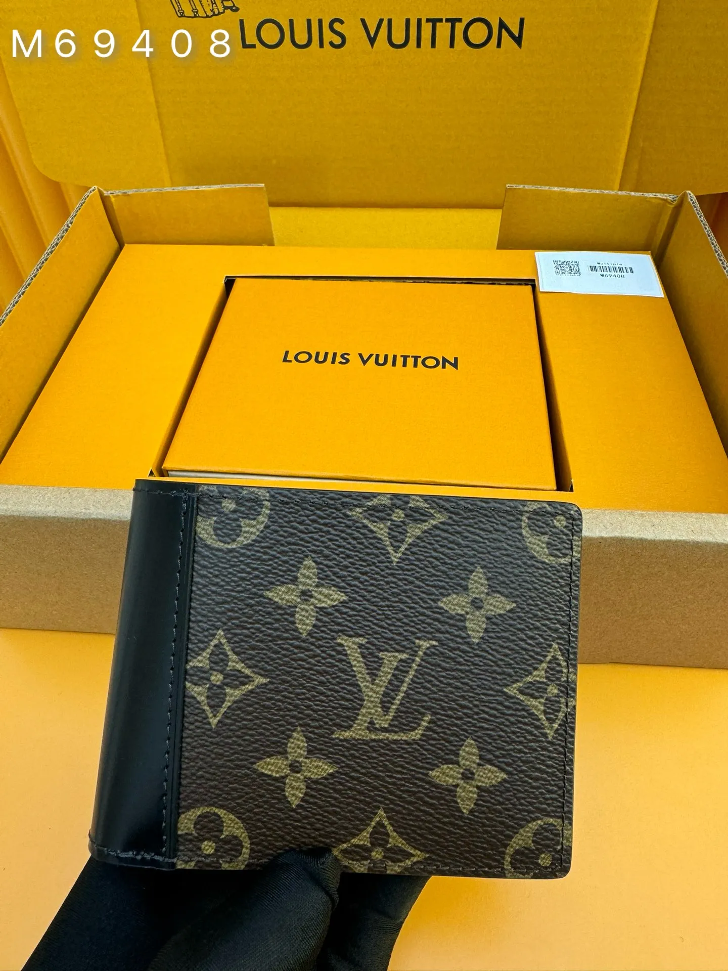 M69408 "Special Duty Free" ♻️[Official special edition·First-class material·All-steel hardware·Anti-counterfeiting chip·Full set of packaging] This Multiple wallet is made of Monogram Macassar material to reproduce the slim design. It can accommodate banknotes, credit cards, business cards, receipts and other items while being able to be put into the pocket. It uses the concept of contemporary pragmatism to define the method of carrying daily necessities, and it is also a good gift choice. 11.5X9X1.5cm💰460