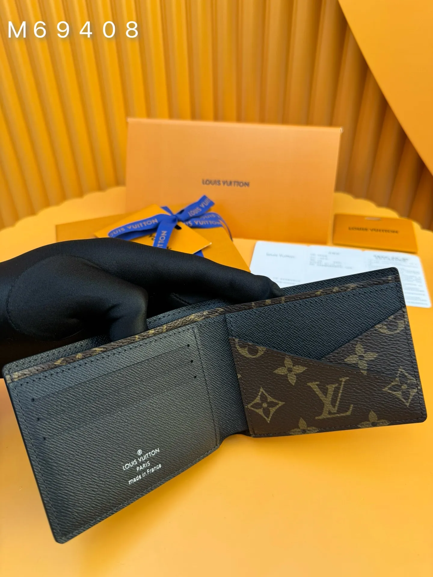 M69408 "Special Duty Free" ♻️[Official special edition·First-class material·All-steel hardware·Anti-counterfeiting chip·Full set of packaging] This Multiple wallet is made of Monogram Macassar material to reproduce the slim design. It can accommodate banknotes, credit cards, business cards, receipts and other items while being able to be put into the pocket. It uses the concept of contemporary pragmatism to define the method of carrying daily necessities, and it is also a good gift choice. 11.5X9X1.5cm💰460