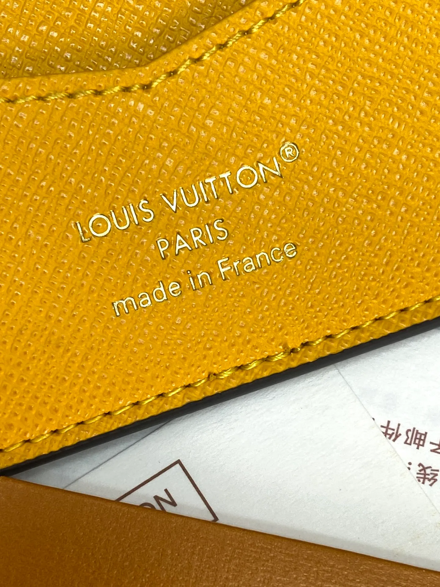 M25795 Multiple Wallet, this Multiple wallet is made of Monogram Heritage canvas, with a contrasting leather lining, and part of the lining is decorated with a colorful stripe print. Monogram Heritage is Pharrell Williams' reinterpretation of the original Damier pattern, integrating its warp and weft plaid into the Monogram pattern, adding a modern style. The wallet features multiple business card slots and compartments, making it easy to fit in your pocket.  11.5 x 9 x 1.5 cm (length x height x width). 💰340