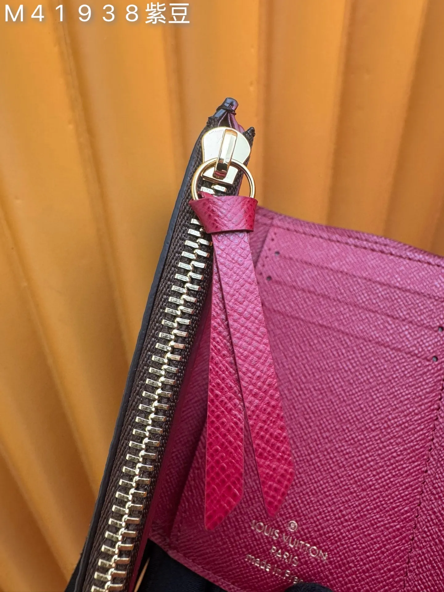 M41938 Purple Bean "Special Duty Free" ♻️[Official special edition·First-class material·All-steel hardware·French chips·Full set of packaging] This Victorine wallet is made of Monogram canvas and includes functional elements in a soft and graceful style. It has a card compartment and a pocket for storing banknotes and coins. 12x9.5x2.5cm 💰500