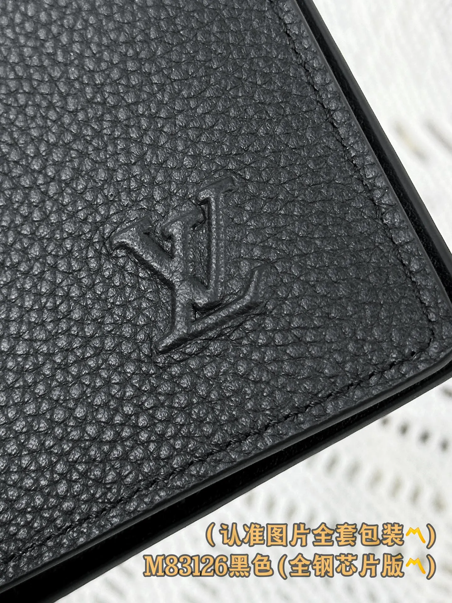 M83126 black (〽️A-grade all-steel version〽️) personalized customization, transcoding chip! Brazza Wallet Concave LOLG The brand's iconic Brazza long wallet is made of grained cowhide, creating an elegant and masculine look. Equipped with sixteen business card compartments, a large zippered compartment for storing change and multiple pockets, the wallet is both functional and beautiful. This Brazza wallet from the LV Aerogram series is also decorated with the LV Initials logo in the same tone, perfectly highlighting the brand style.  10 x 19 x 2 cm (length x height x width). Premium 360