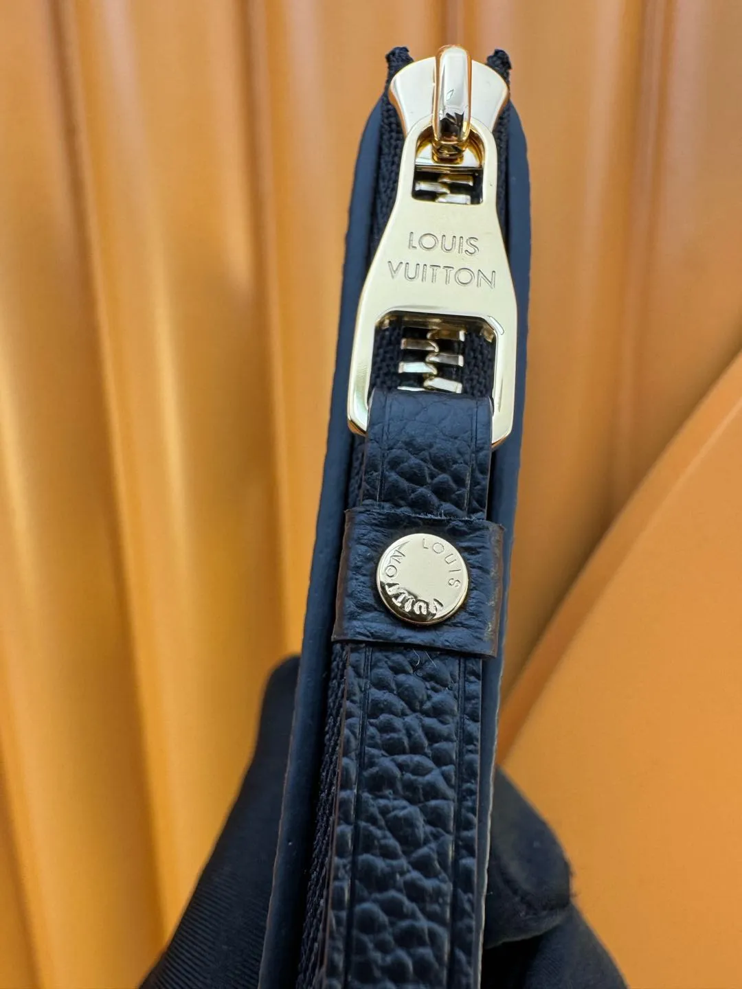 M80885 "Special Class Duty Free" ♻️[Official special edition·First-class material·All-steel hardware·French chips·Full set of packaging] This key bag is from the new season Sunrise Aquarelle series. The Monogram Empreinte embossed leather is dipped in brilliant colors and cleverly depicts the scene of the rising summer sun. Zipper closure holds cash, cards and keys securely. 12x7x1.5cm 💰520