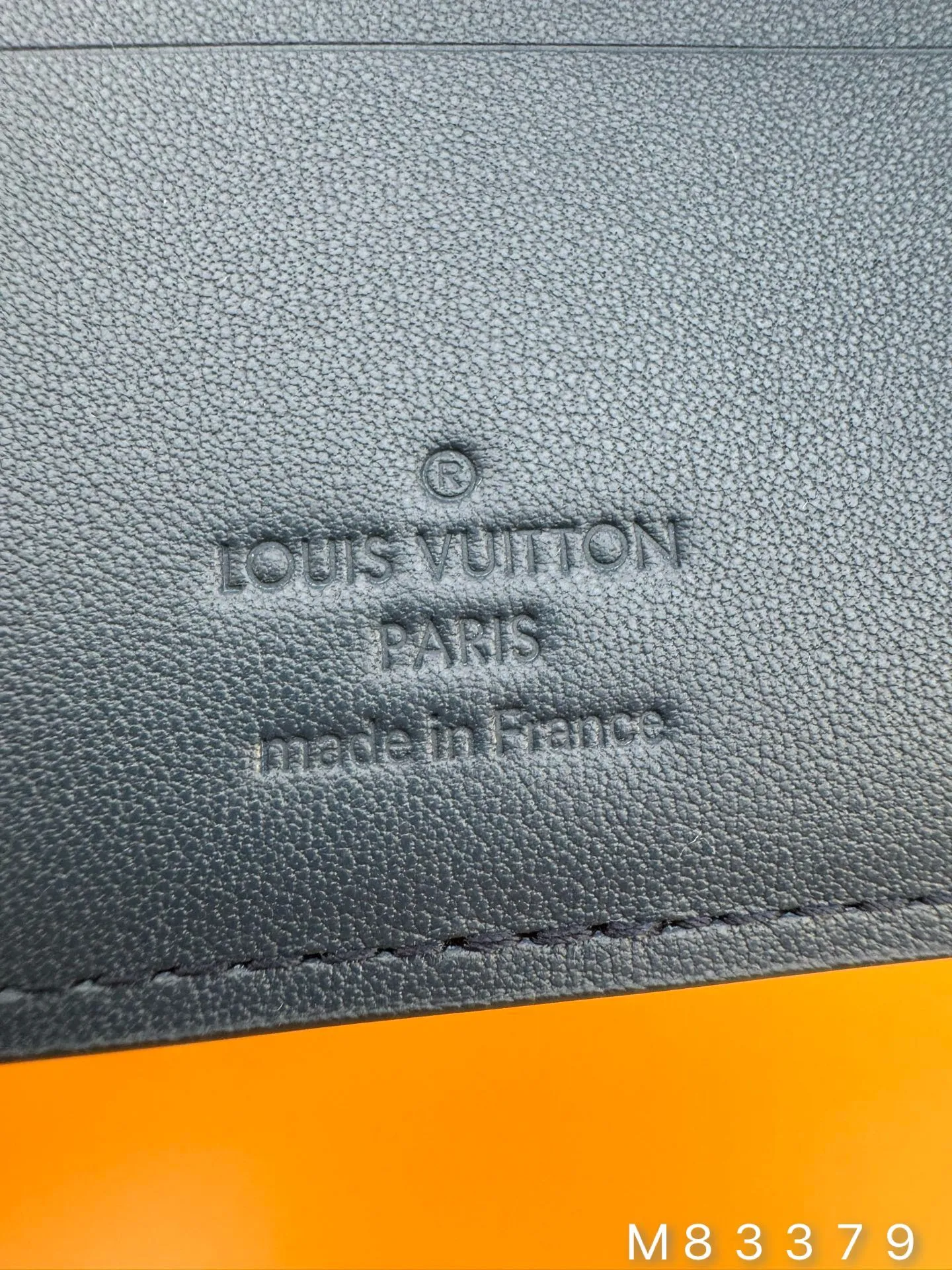 M83379 "Special Duty Free" ♻️[Official special edition·First-class material·All-steel hardware·French chips·Full set of packaging] This Multiple wallet is made of smooth cow leather, and uses printing and embossing techniques to reproduce the Monogram pattern drawn by Georges Vuitton in 1896, showing a strong retro sentiment. 11.5x9x1.5cm 💰440