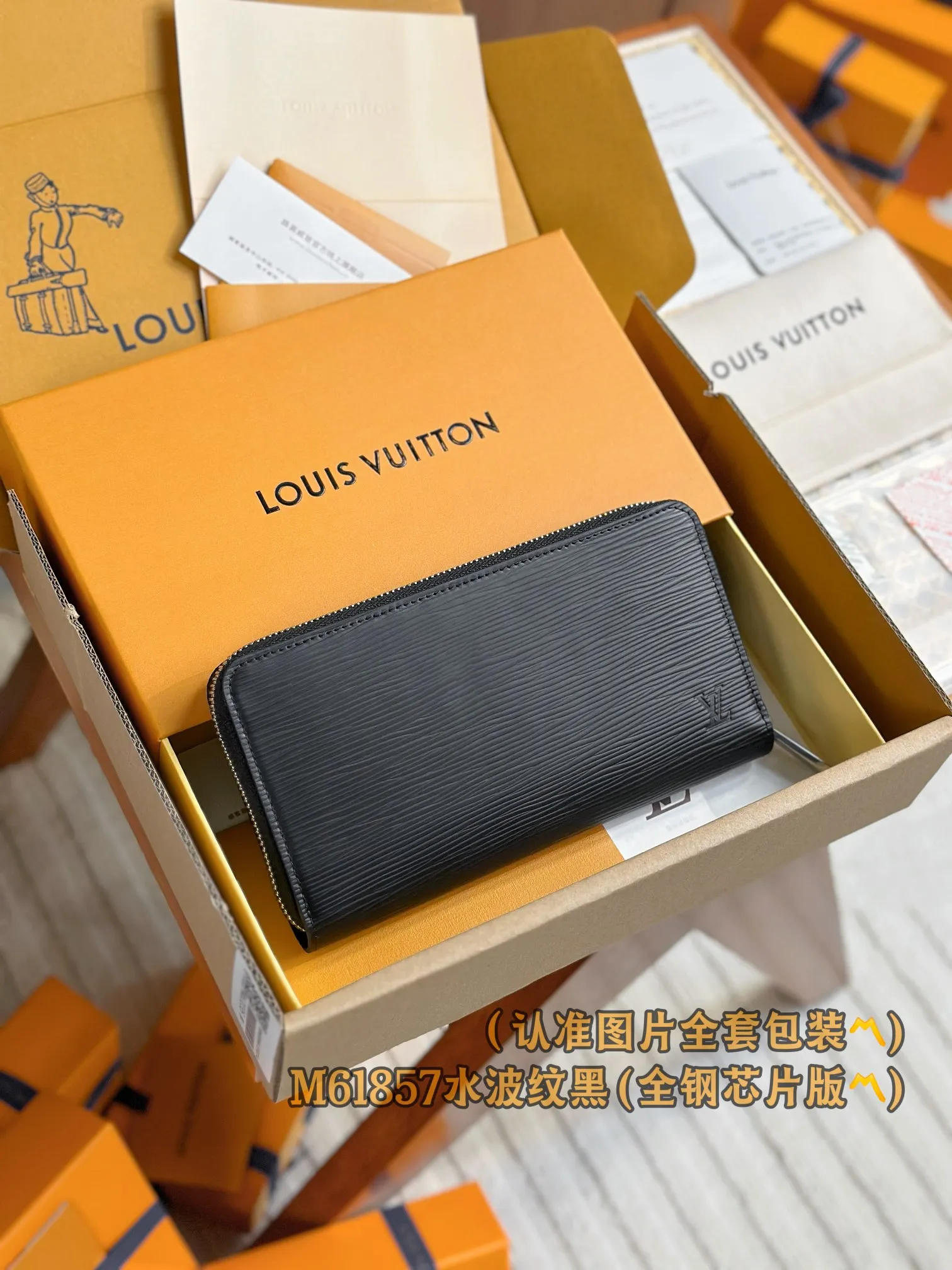 M61857 water ripple black (〽️Grade A all steel〽️) personalized customized version! Transcoding chip, zipper wallet, this zipper wallet is made of Epi cowhide, with a unique grain texture. The zipper wallet is one of Louis Vuitton's classic styles. It is famous for its secure full zipper design. It has multiple credit card slots, pockets and compartments, perfect for storing daily items, and can be carried as a handbag. 19.5 x 10.5 x 2.5 cm (length x height x width). Special 400