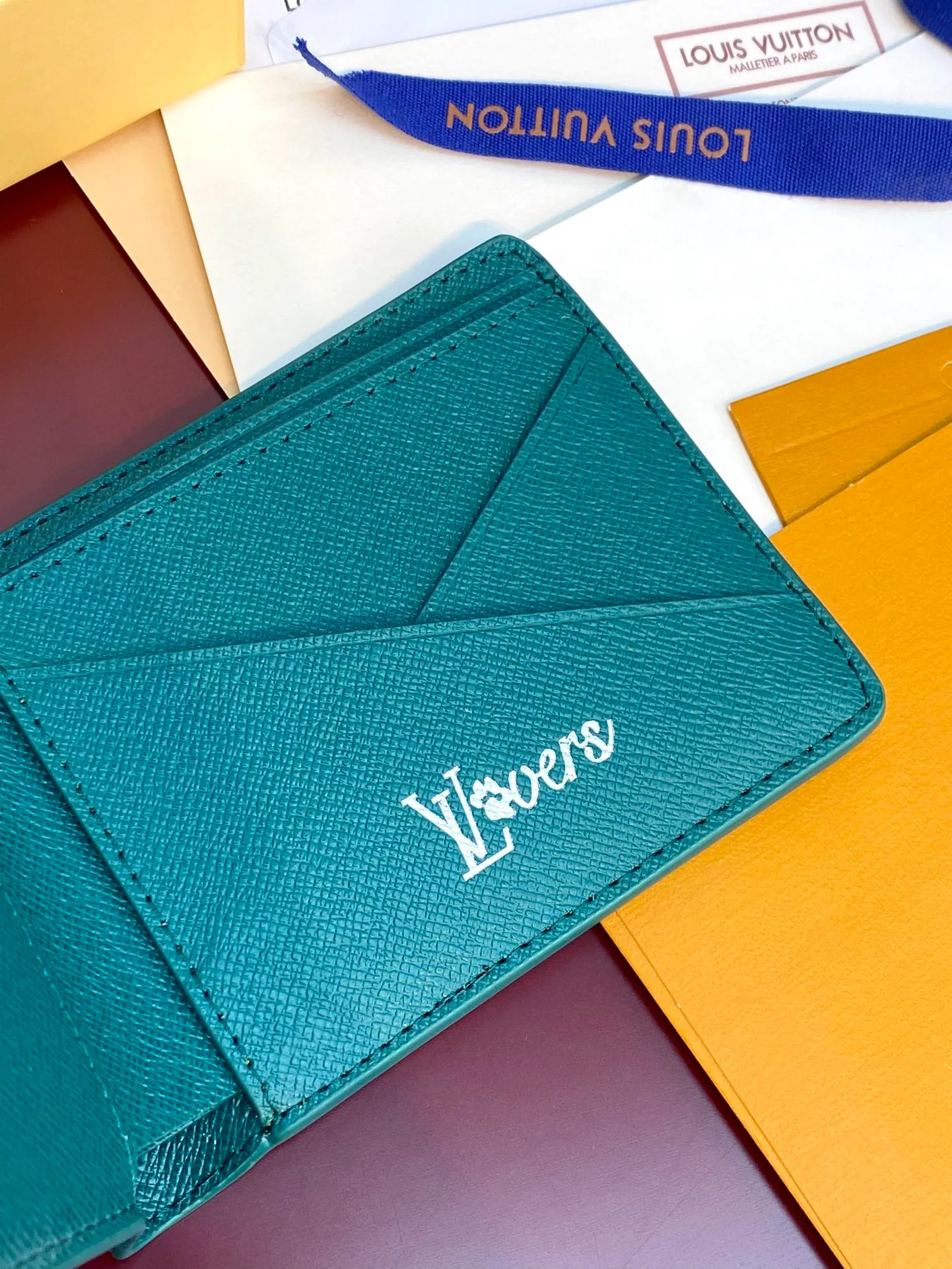 M12657 Green! MULTIPLE Wallet, this Multiple wallet is made of Monogram Heritage canvas to release a modern style, delicately showing the original Damier pattern details such as vertical and horizontal textures and Marque L.Vuitton Déposée logo.  9 x 1.5 x 11.5 cm (H x W x Length). 💰340