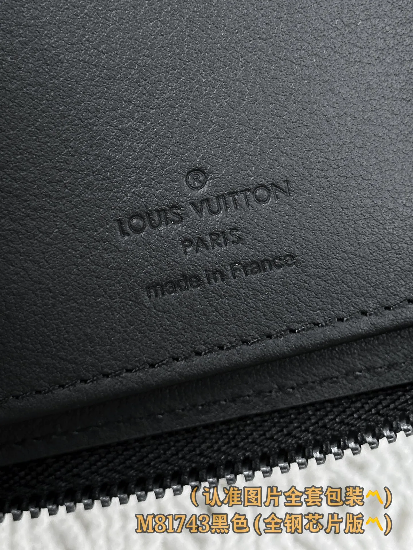 M81743 black (〽️A-grade all-steel version〽️) personalized customization, transcoding chip! Zipper Wallet LV Aerogram leather gives this zipper wallet a low-key brand style and elegance. The black cowhide leather is exquisitely crafted and soft, just like the air mail paper of the past. It is decorated with the LV Initials logo in the same color metal, making it more stylish. The style features a secure zipper closure and a spacious interior, making it an ideal style for fashionable men who prefer an all-in-one wallet.  10 x 20 x 2 cm (length x height x width). Special 400