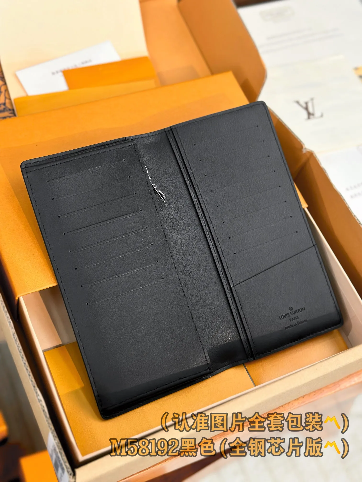 M58192 black (〽️A-grade all-steel version〽️) personalized customization, transcoding chip! Brazza Wallet, the brand's iconic Brazza long wallet is made of grained cowhide, creating an elegant and masculine look. Equipped with sixteen business card compartments, a large zippered compartment for storing change and multiple pockets, the wallet is both functional and beautiful. This Brazza wallet from the LV Aerogram series is also decorated with the LV Initials logo in the same tone, perfectly highlighting the brand style.  10 x 19 x 2 cm (length x height x width). Premium 360