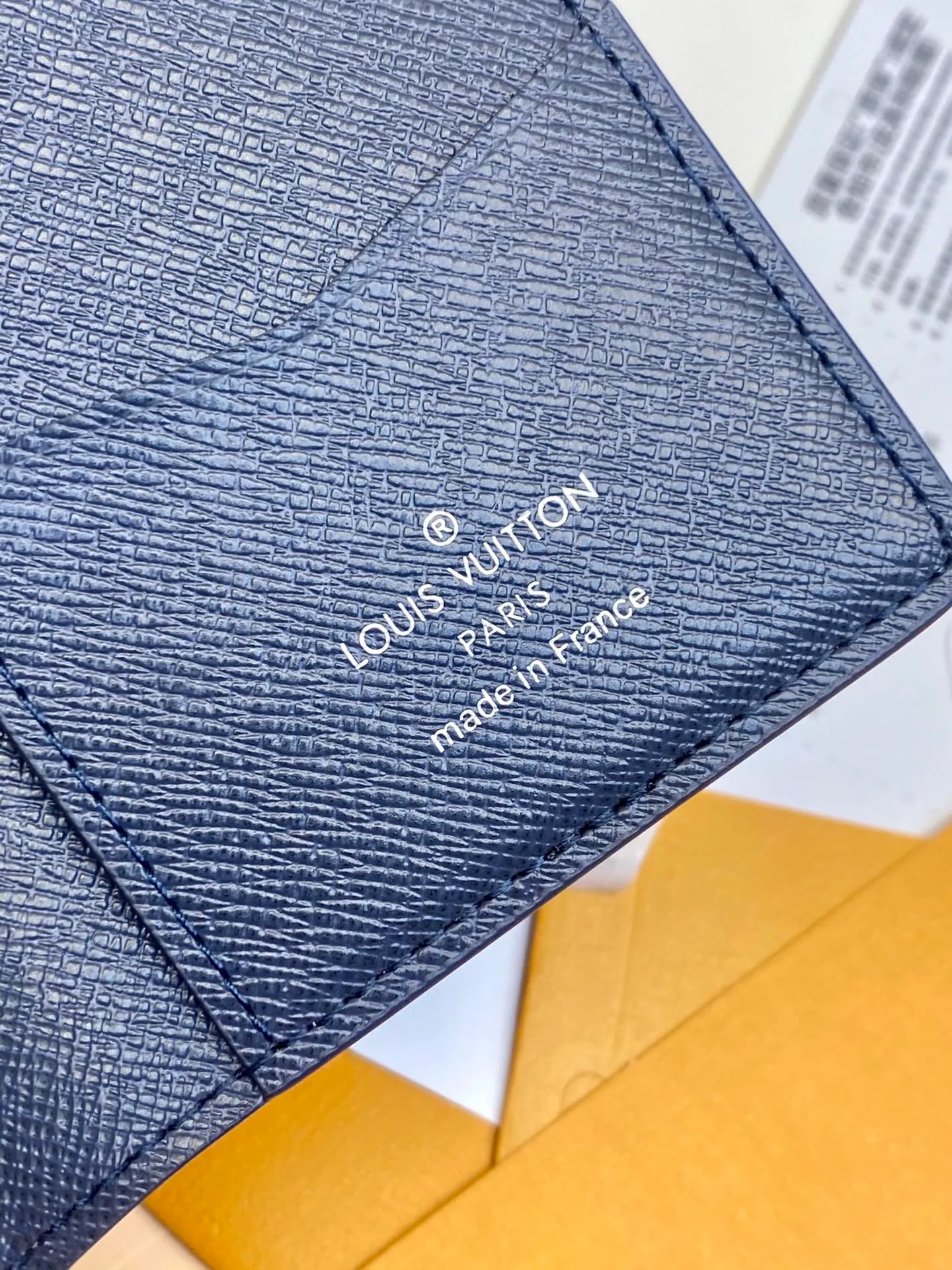M11548 gradient blue! Card Holder Wallet Series Pocket Wallet This Louis Vuitton pocket wallet is small in size and powerful in function. It can store credit cards, banknotes and receipts, and can be easily put into a handbag or clothing pocket. Dimensions: 7.5 x 11x 1 cm (length x height x width). 💰320