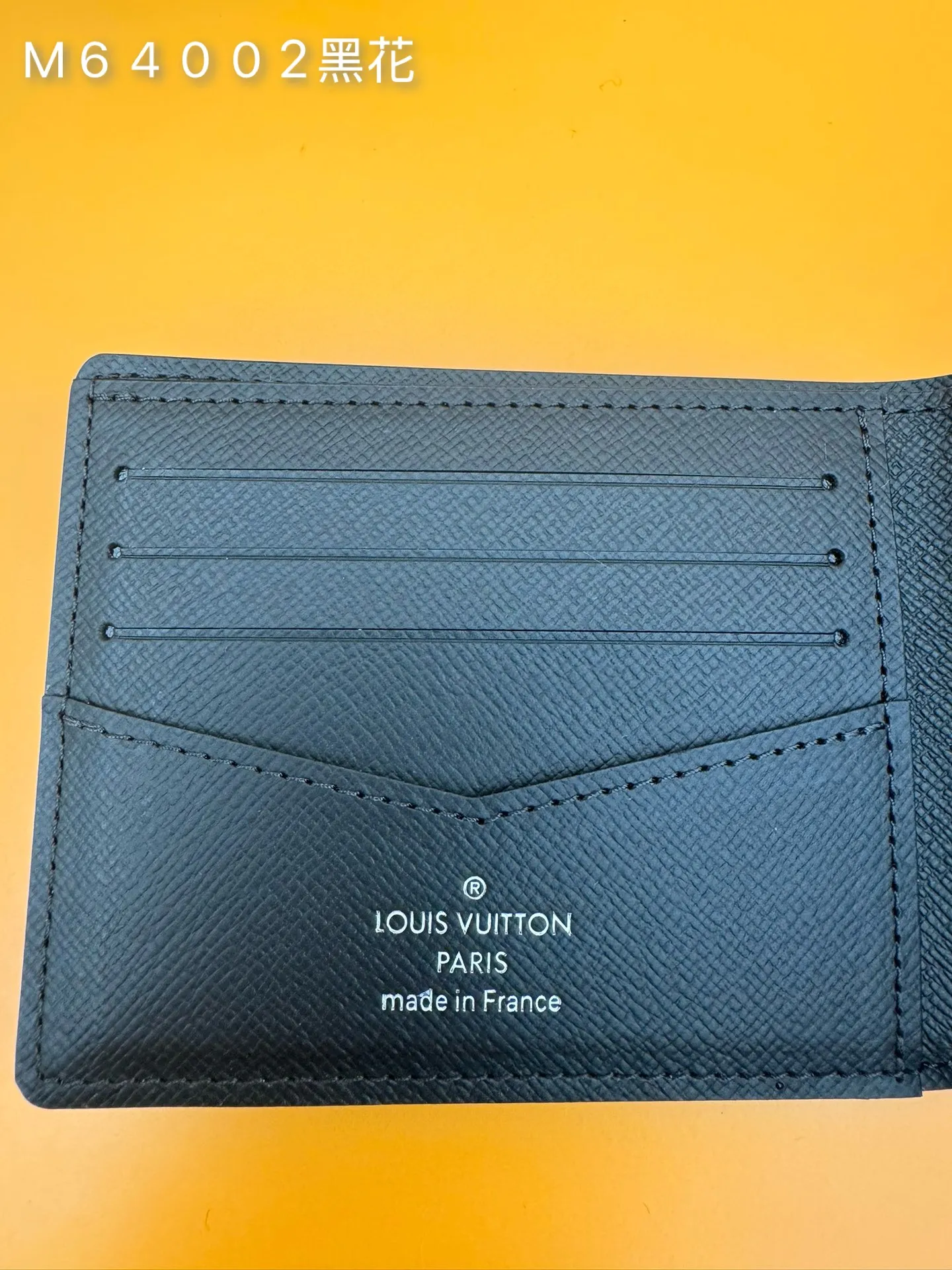M64002 Gram Flower "Special Duty Free" ♻️[Official Edition·First Class Material·All Steel Hardware·French Chip·Complete Packaging] This wallet made of coated canvas is small and thin, can accommodate daily belongings, but can be easily stored in the front or back pocket of clothing. This wallet features a transparent compartment for ID. 11.0x8.5x1.0cm 💰420