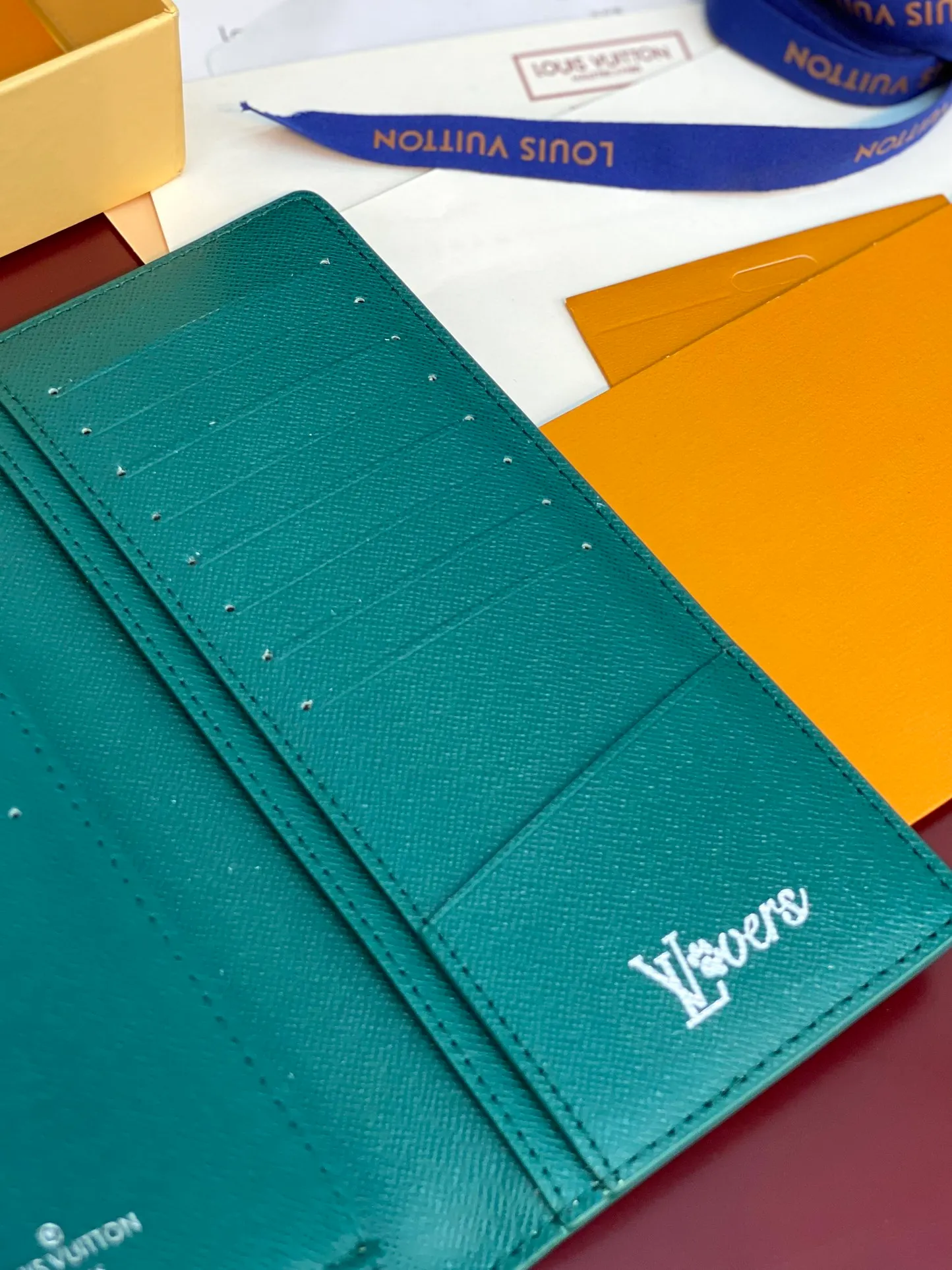 M12656 green! BRAZZA Wallet, this Brazza Wallet is made of Monogram Heritage canvas, witnessing Pharrell Williams' new interpretation of the iconic Monogram pattern. Criss-crossing textures and the Marque L.Vuitton Déposée logo reflect classic elements of the original Damier print, while multiple card slots and compartments complete the long design without sacrificing functional details.  19 x 2 x 10 cm (height x width x length). 💰380