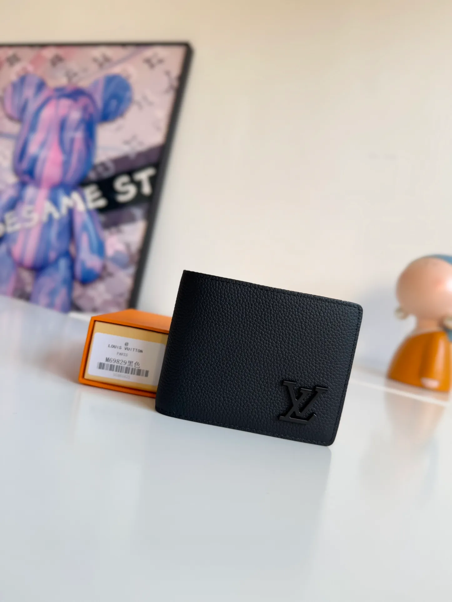P360🇫🇷Overseas original single M69829 black exclusive real shot! The LV Aerogram Multiple Wallet puts a new spin on a classic design. Exquisite craftsmanship gives the cow leather a rich grain texture, and the metal LV letters mark the brand identity. It can be easily matched with LV Aerogram series handbags. Size: 11.5×9×1.5cm