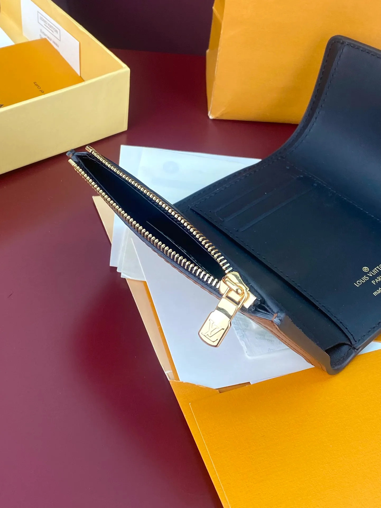 💰600 M68725 Daphne! Dauphine Short Wallet Inspired by the design of the classic Dauphine handbag, the Dauphine short wallet is made of Monogram canvas and Monogram Reverse canvas, with elegant calfskin trim and embellishments with the iconic elements of the Dauphine series. size:12x9.5x3.5cm.