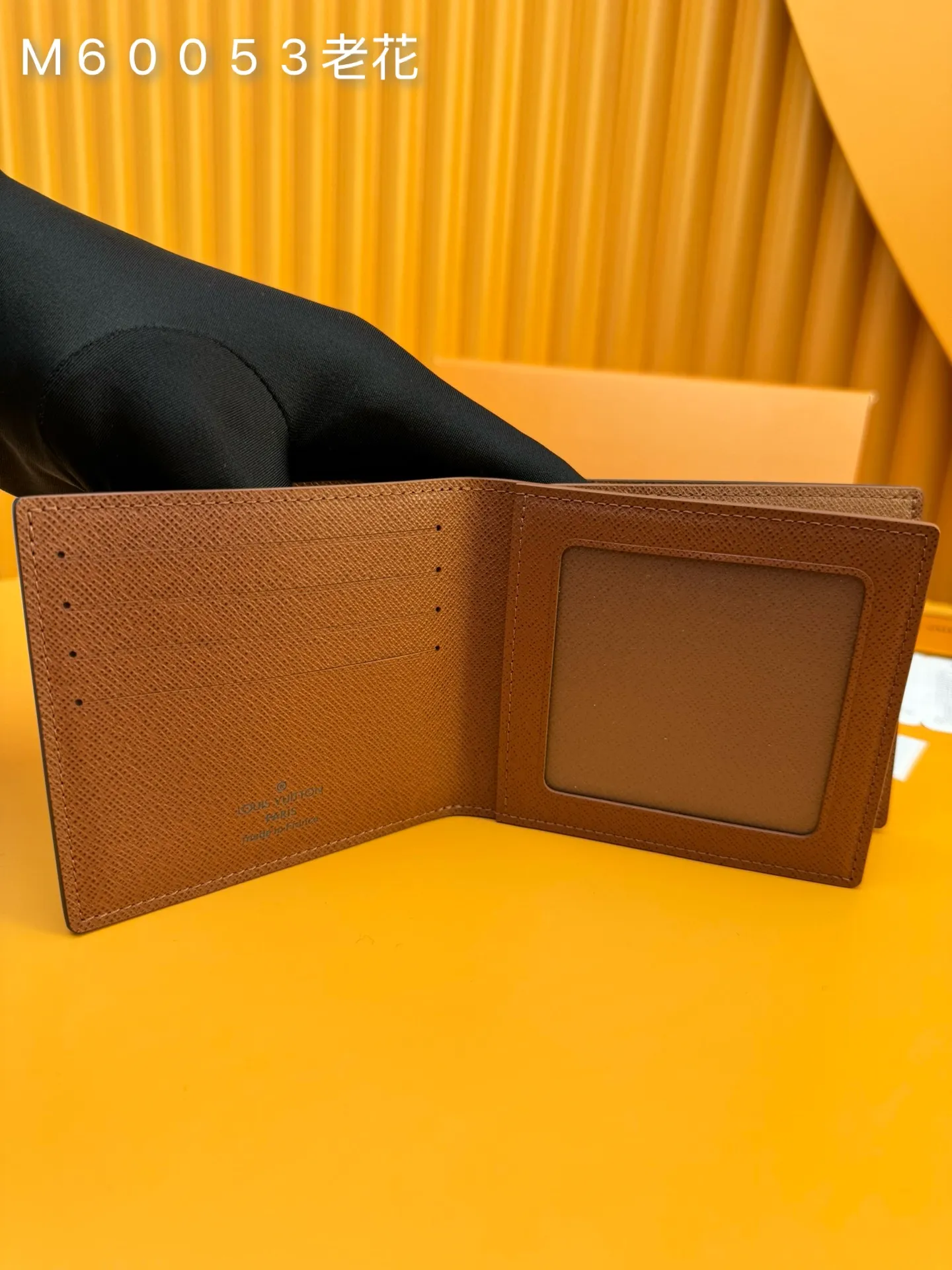 M60053 Presbyopia "Special Duty Free" ♻️[Official special edition·First class material·All steel hardware·French chip·Full set of packaging] This Amerigo wallet combines immortal classic style with extremely practical functional design. The design is simple and convenient, while still being small and exquisite, it can be easily stowed in the back pocket of jeans. 11.5x9.5cm 💰460