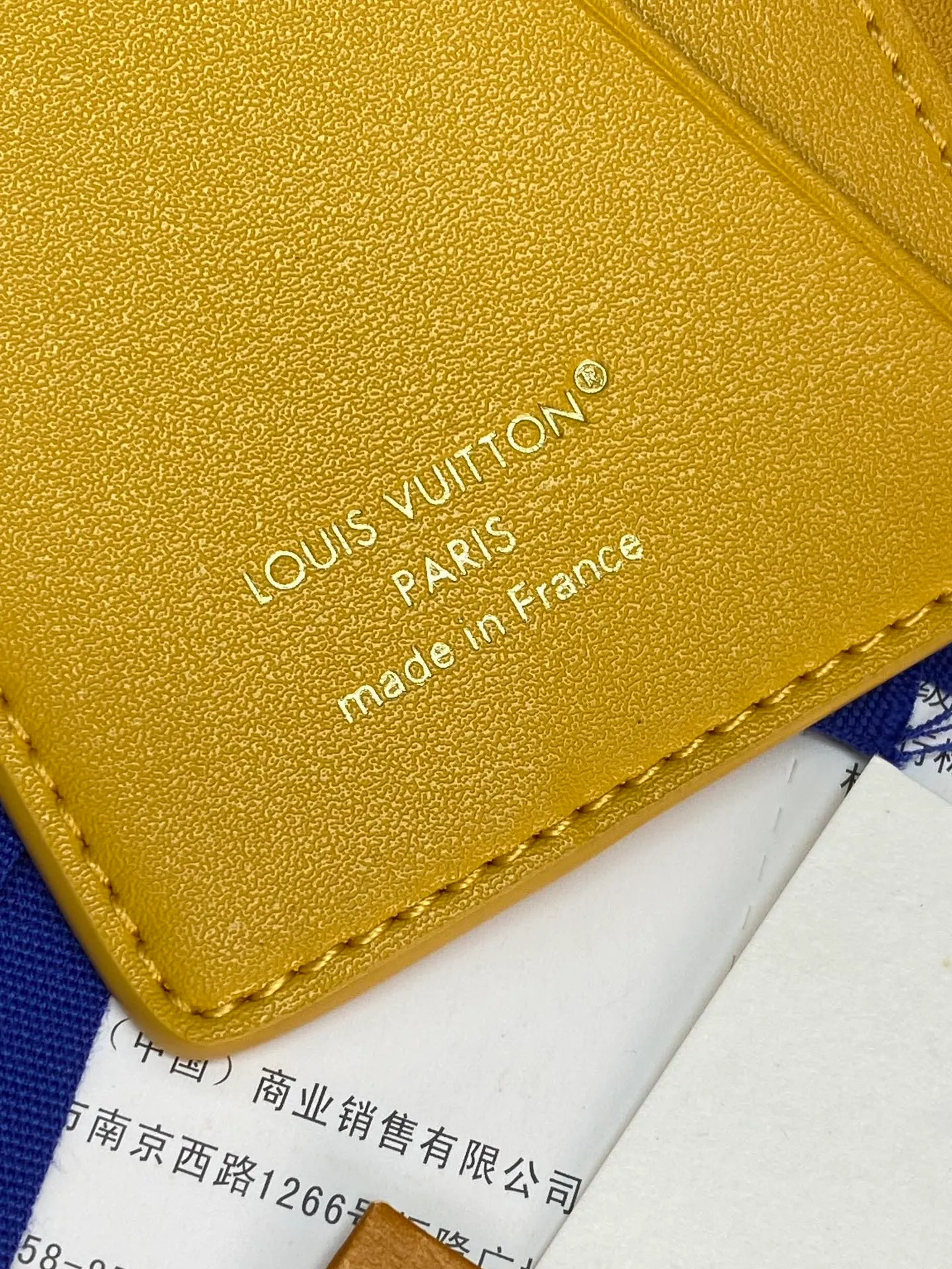 M25797 Yellow! 🦀Pocket Wallet, This pocket wallet is made of grained Epi leather dip-dyed in bright colors, and its fine embossing combines artistic beauty with tough texture. The LV letters on the front and inner stripes are rich in details, and the inner and outer pockets and card slots complete functional considerations.  11 x 1 x 8 cm (height x width x length). 💰360