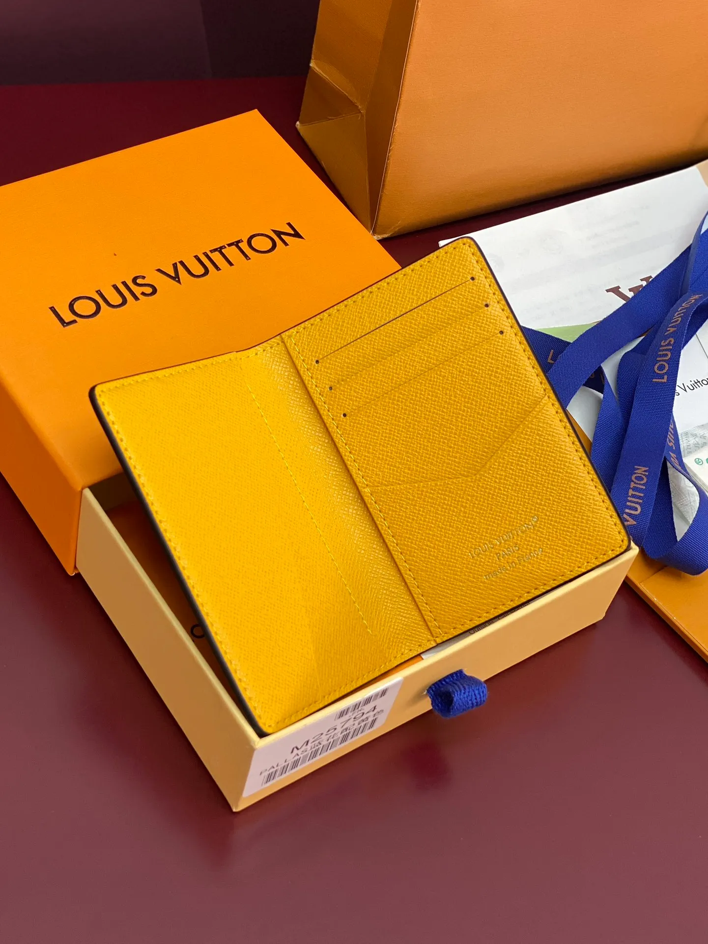 M25794 pocket wallet! This pocket wallet in Monogram Heritage coated canvas is lined with calfskin stripes, telling the story of ocean cruising in fresh tones. The Marque L. Vuitton Déposée logo is written on the front, and the card compartment, inner pocket and outer pocket are rich in functional design.  11 x 1 x 8 cm (height x width x length). 💰300