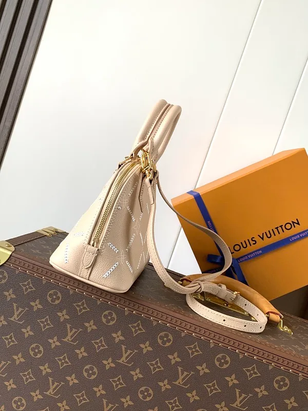All Categories Official Website "Brand Women's Bags" Women's Bags 💙 LV 2026 New LV Crossbody Bag