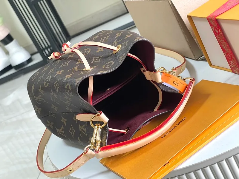 All Categories 💚 Authentic Grade Bags 💚 LV 2026 New LV Top Replica Crossbody Shoulder Bag
