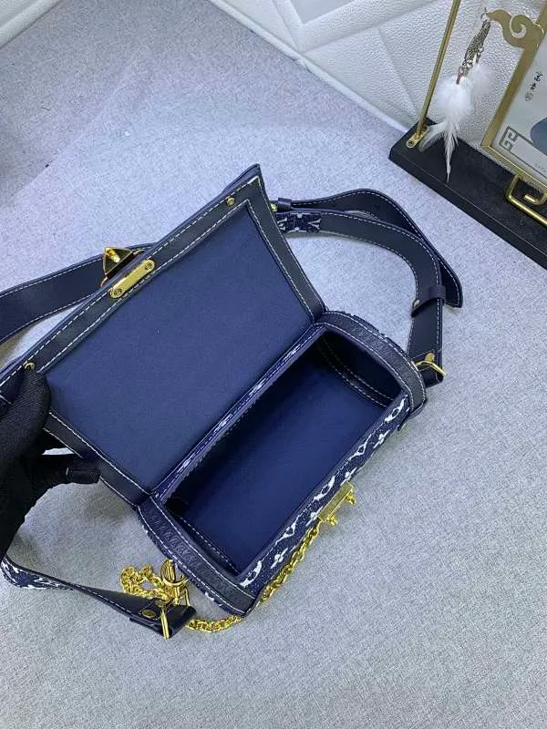 All categories Official website "Brand Women's Bags" Women's bags 💙 LV upgraded original barrel bag Papillon BB handbag prefall 2021 autumn and winter series new Papillon trunk toile monogram handbag chooses Monogra with Monogram print