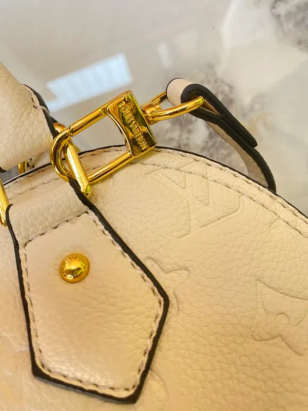 All categories Official website "Brand Women's Bags" Women's Bags 💙 LV 2022 official new LV handbag wholesale 58001800 High quality Size: 25-18-12 CM