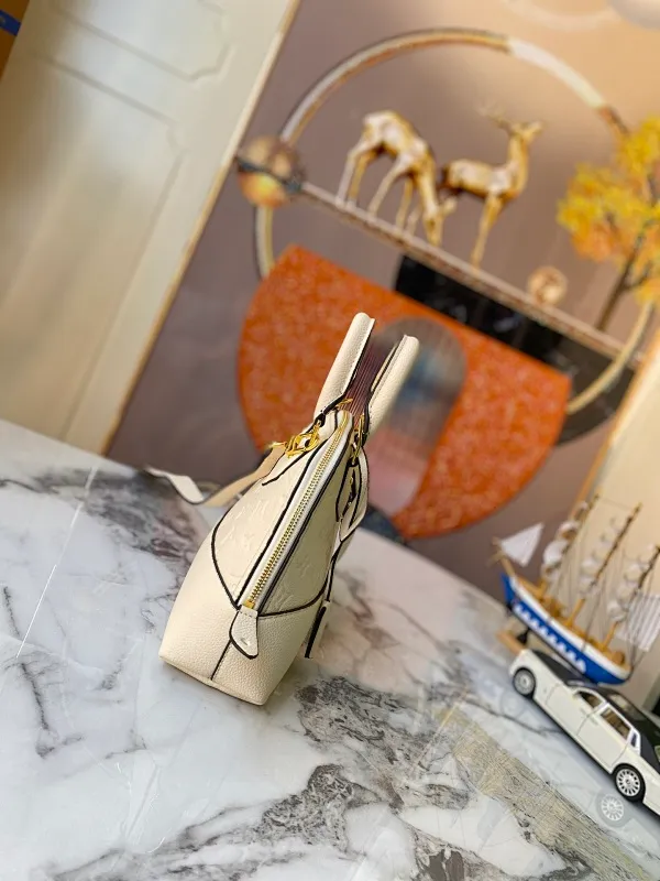 All categories Official website "Brand Women's Bags" Women's Bags 💙 LV 2022 official new LV handbag wholesale 58001800 High quality Size: 25-18-12 CM