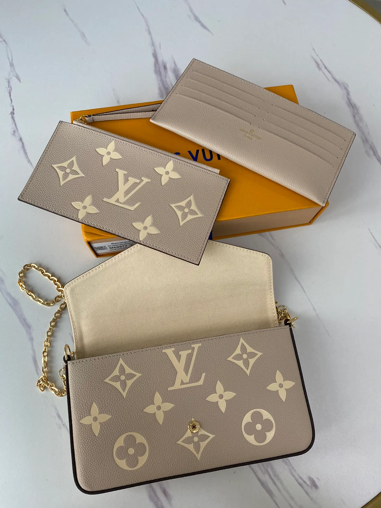 All categories Official website "Brand Women's Bags" Women's Bags 💙 LV 2022 official new LV crossbody bag wholesale 58001000 High quality Size: 21-12-3CM