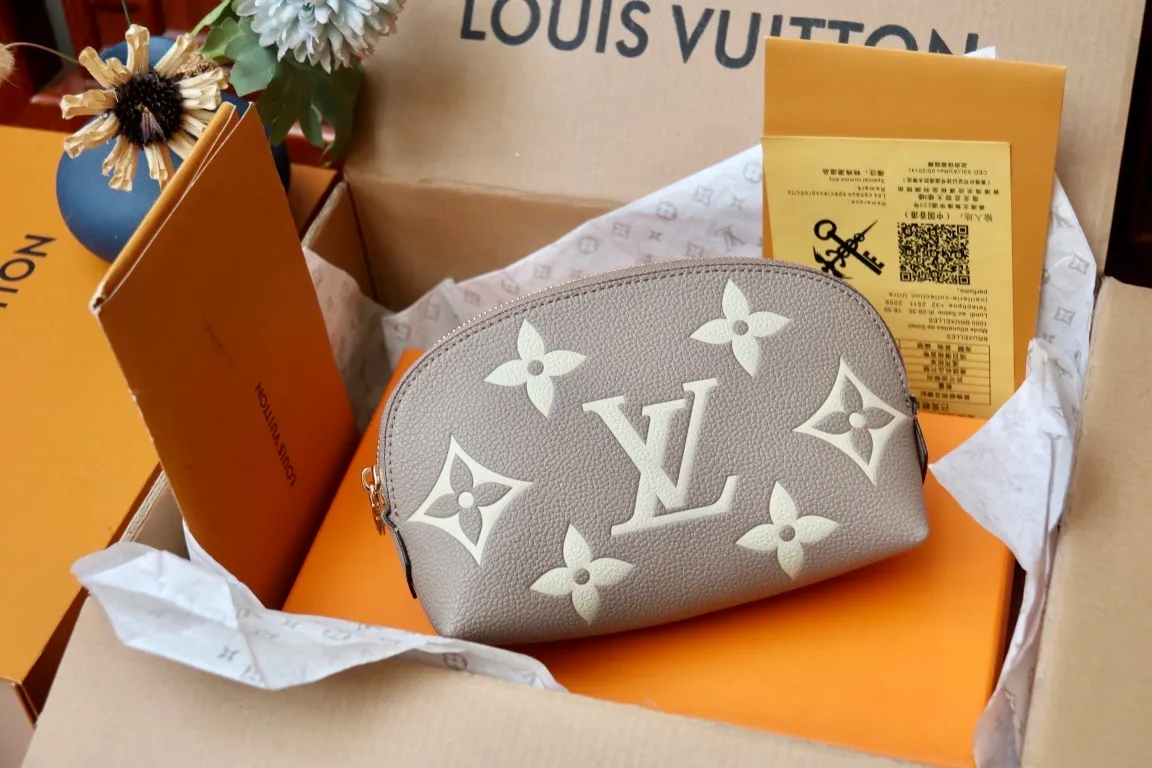 All Categories Official Website "Brand Women's Bags" Women's Bags 💙 LV 2024 New LV Cosmetic Bag