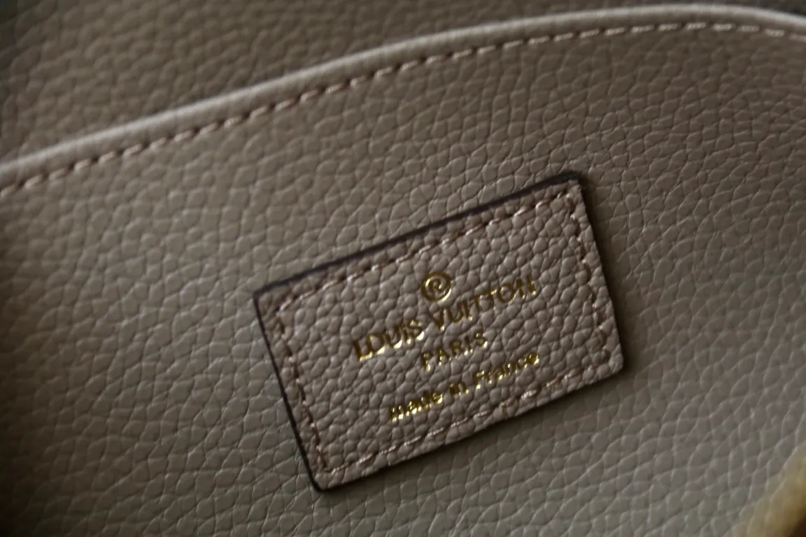 All Categories Official Website "Brand Women's Bags" Women's Bags 💙 LV 2024 New LV Cosmetic Bag