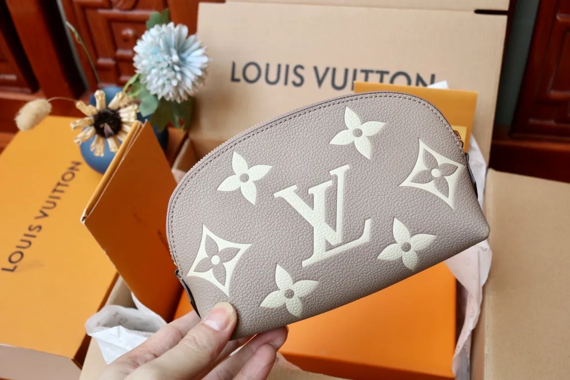 All Categories Official Website "Brand Women's Bags" Women's Bags 💙 LV 2024 New LV Cosmetic Bag