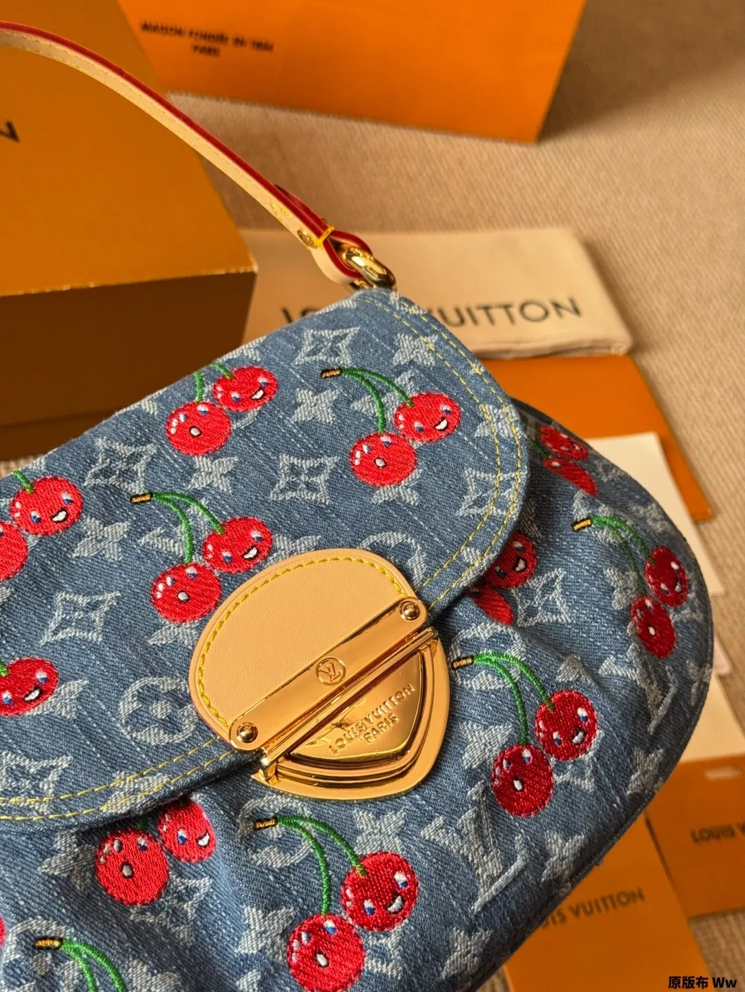 All categories Official website "Brand Women's Bags" Women's Bags 💙 LV 2025 new LV armpit bag