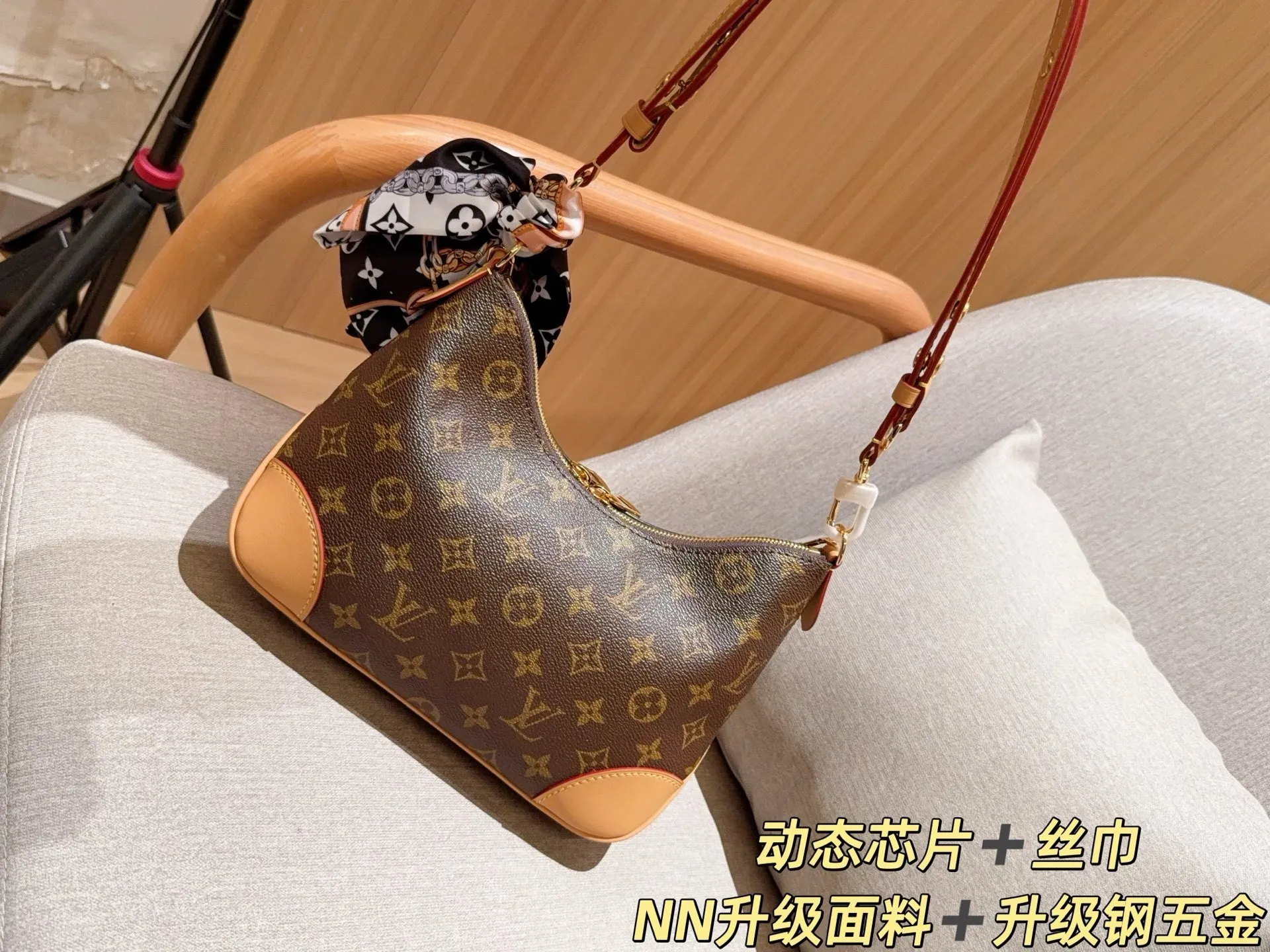 All categories Official website "Brand Women's Bags" Women's Bags 💙 LV 2025 new LV armpit bag