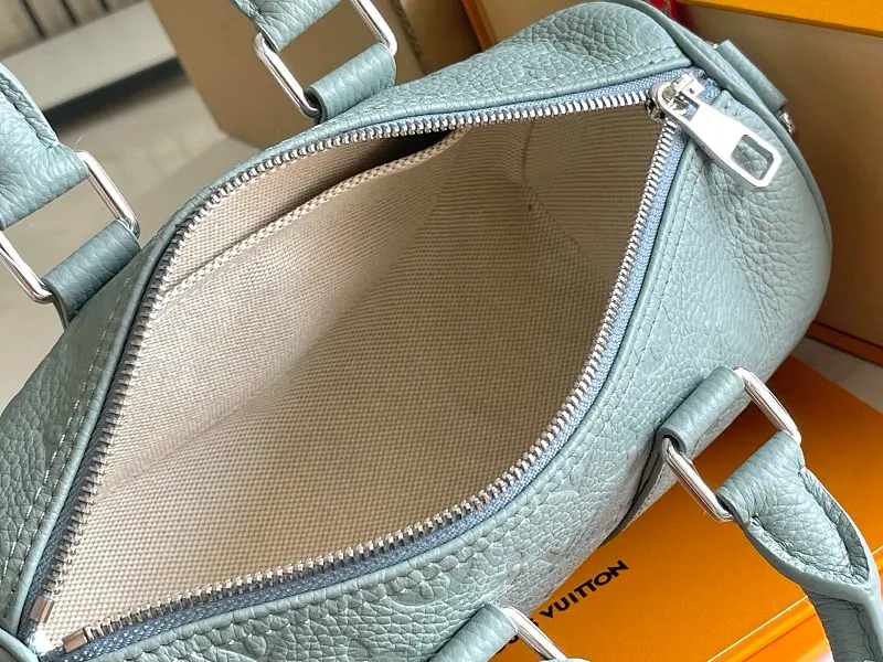 All Categories 💚 Authentic Grade Bags 💚 LV 2026 New LV Top Replica Crossbody Shoulder Bag