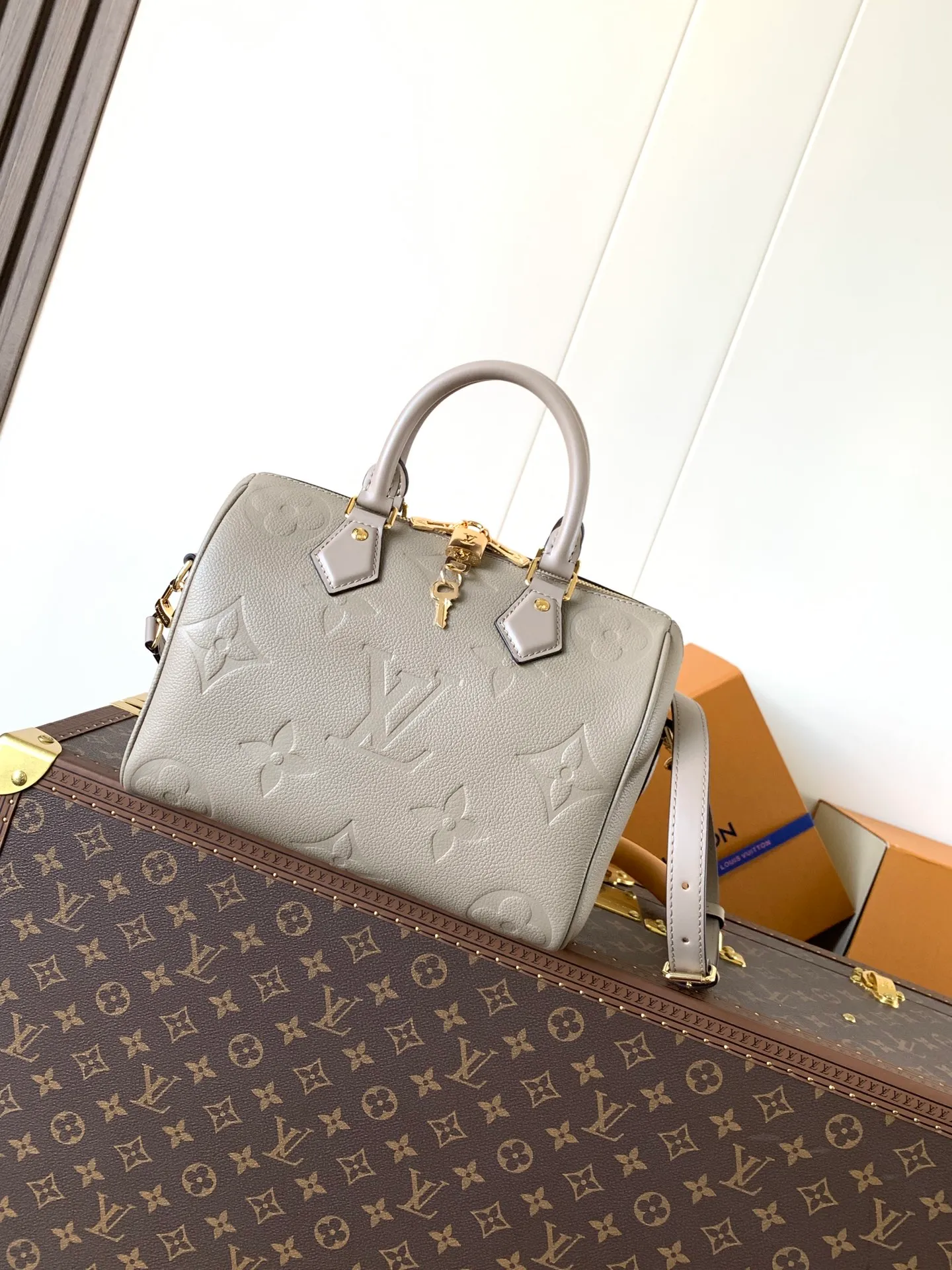 All categories Official website "Brand Women's Bags" Women's Bags 💙 LV 2026 new LV hand-held crossbody bag