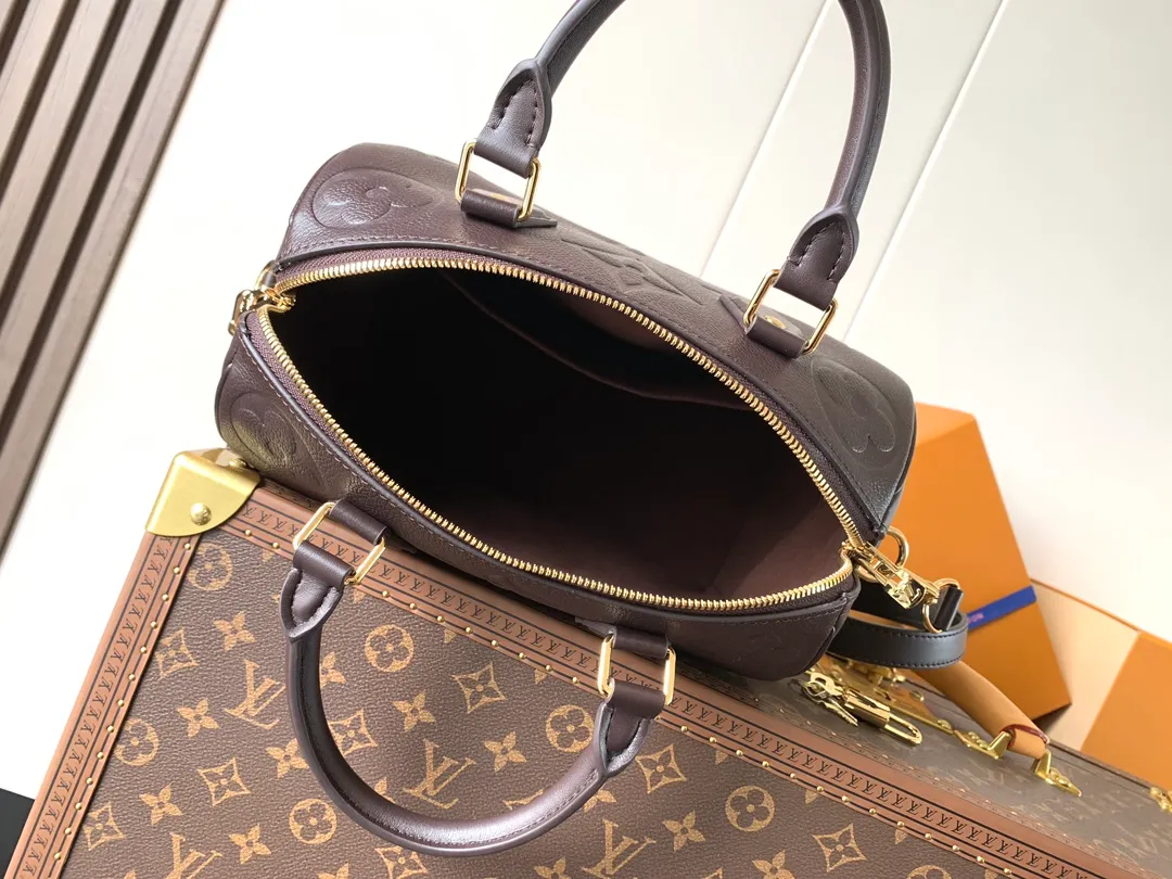 All categories Official website "Brand Women's Bags" Women's Bags 💙 LV 2026 new LV hand-held crossbody bag