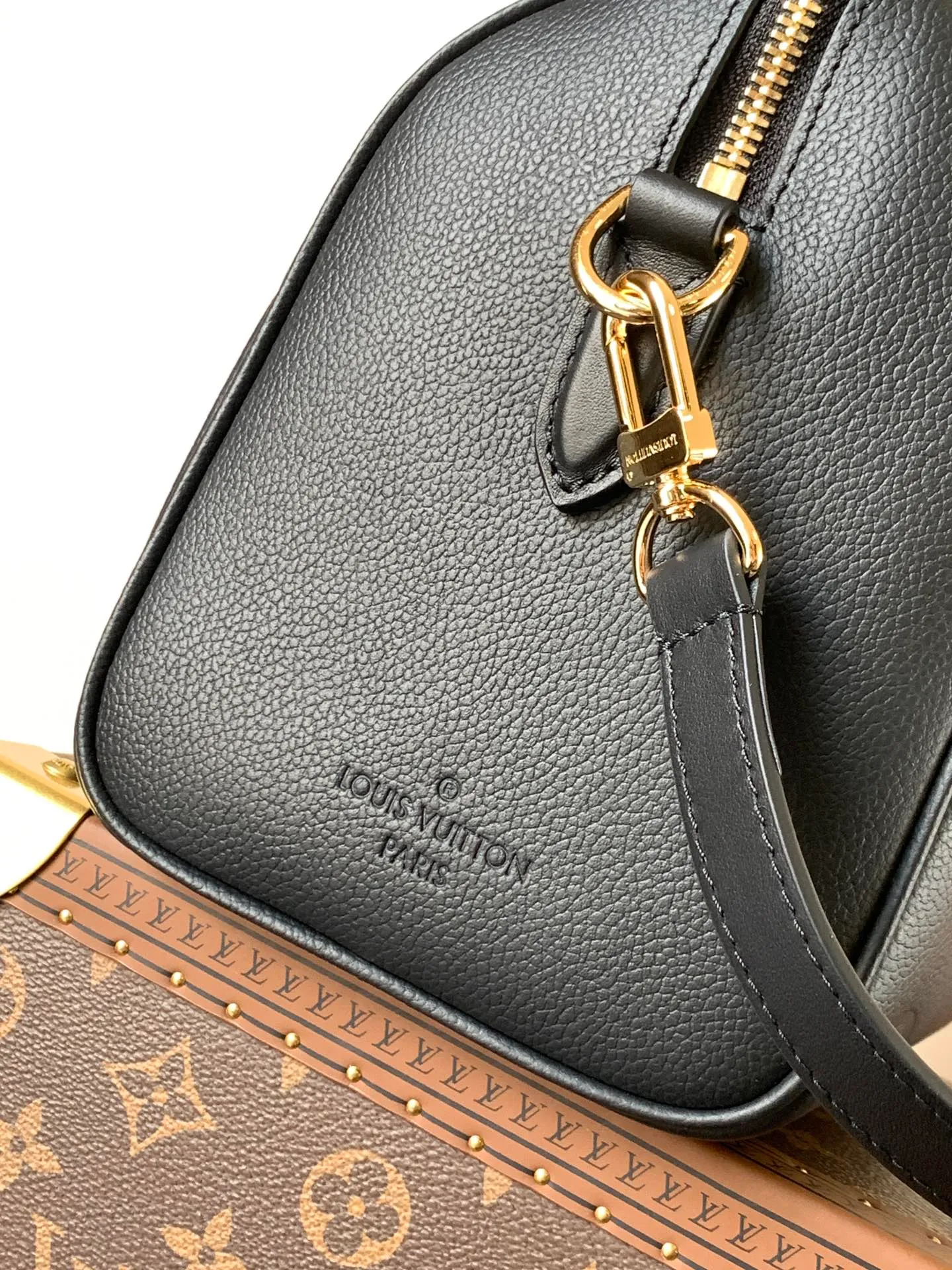 All categories Official website "Brand Women's Bags" Women's Bags 💙 LV 2026 new LV hand-held crossbody bag