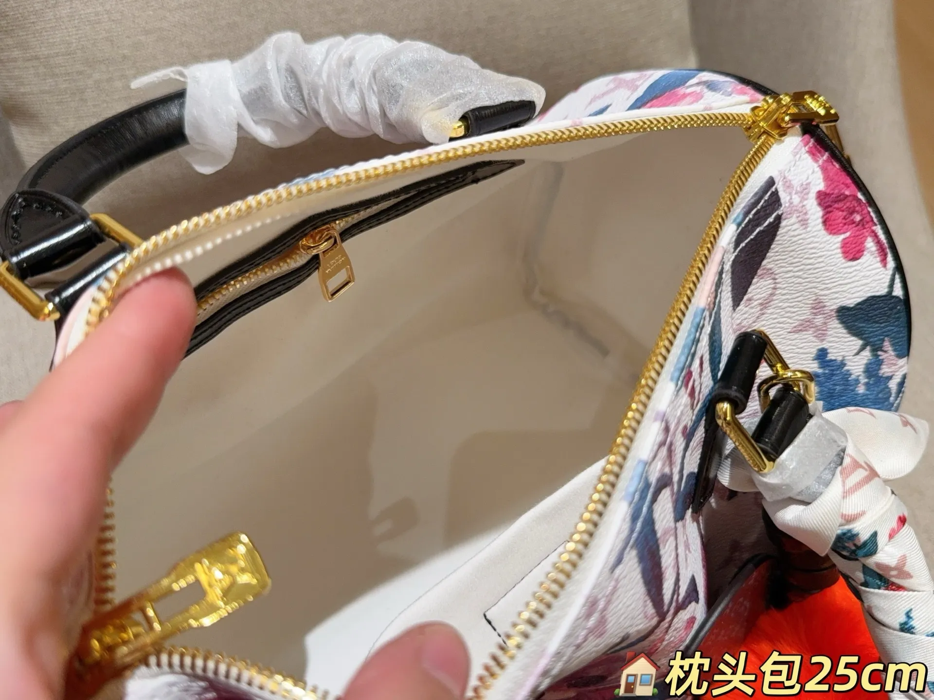All categories Official website "Brand Women's Bags" Women's Bags 💙 LV 2025 new LV armpit bag